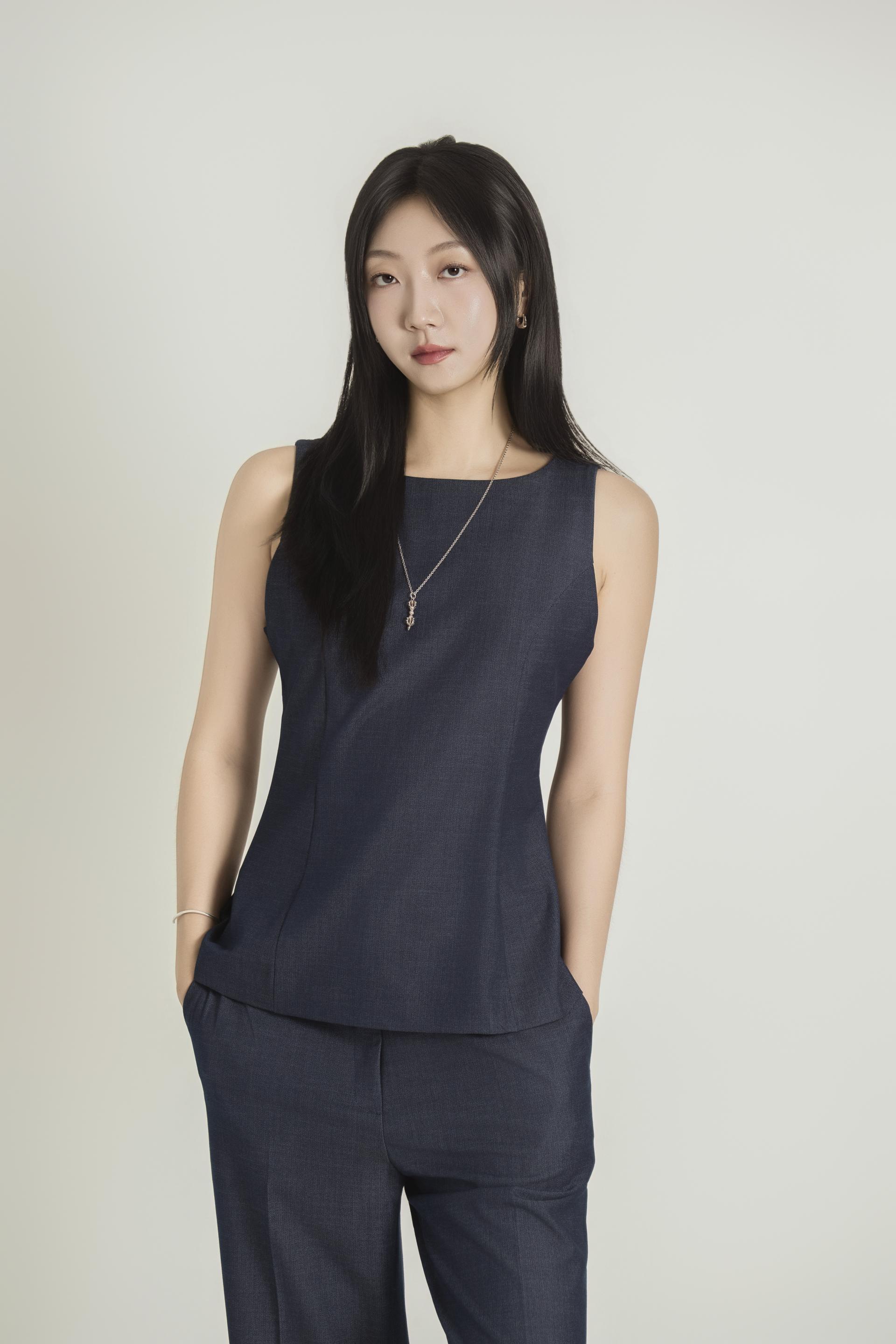 커브 절개 슬리브리스 데님 셋업