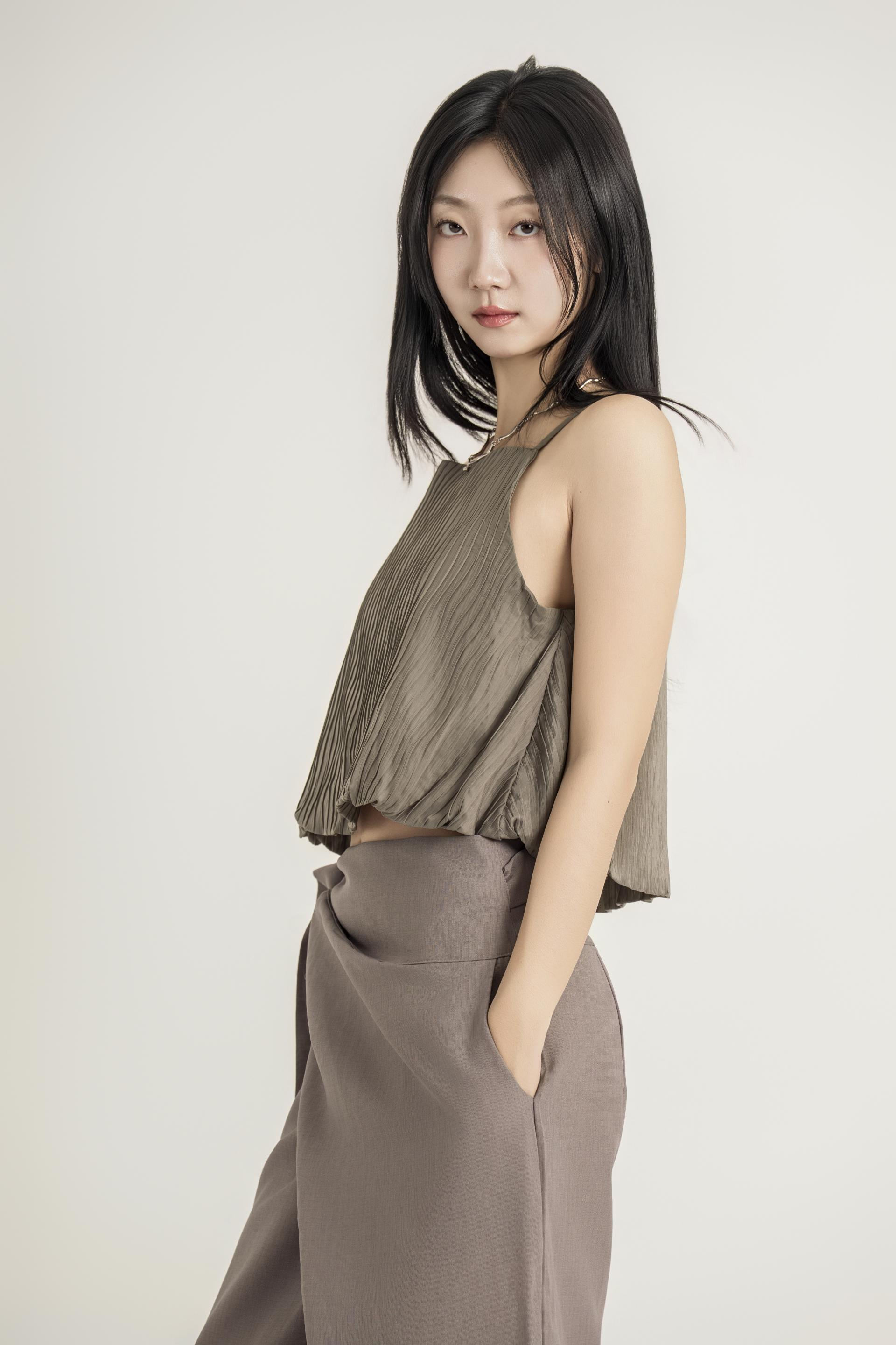 플리츠 텍스처 스트랩 탑