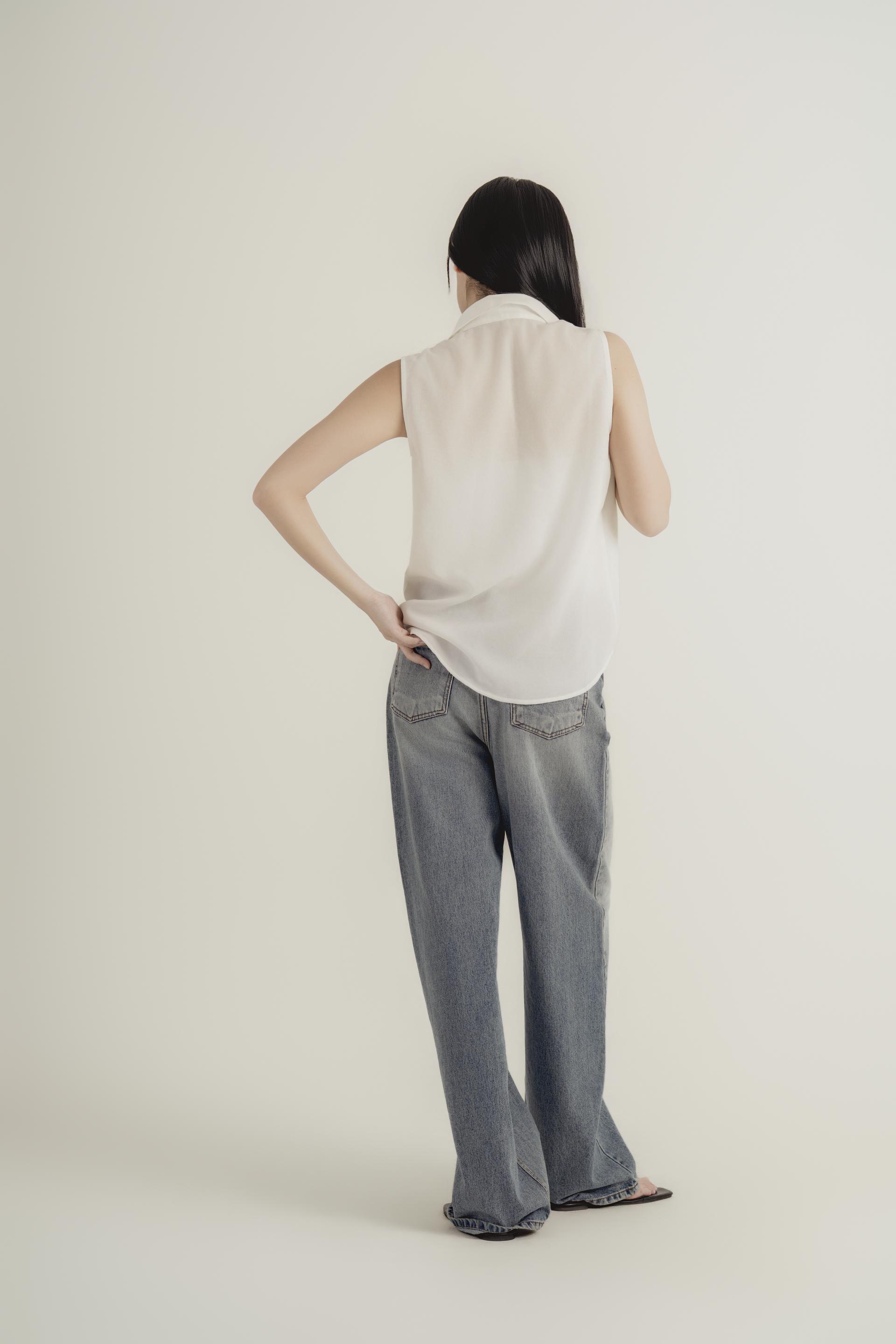 포켓 디테일 슬리브리스 셔츠