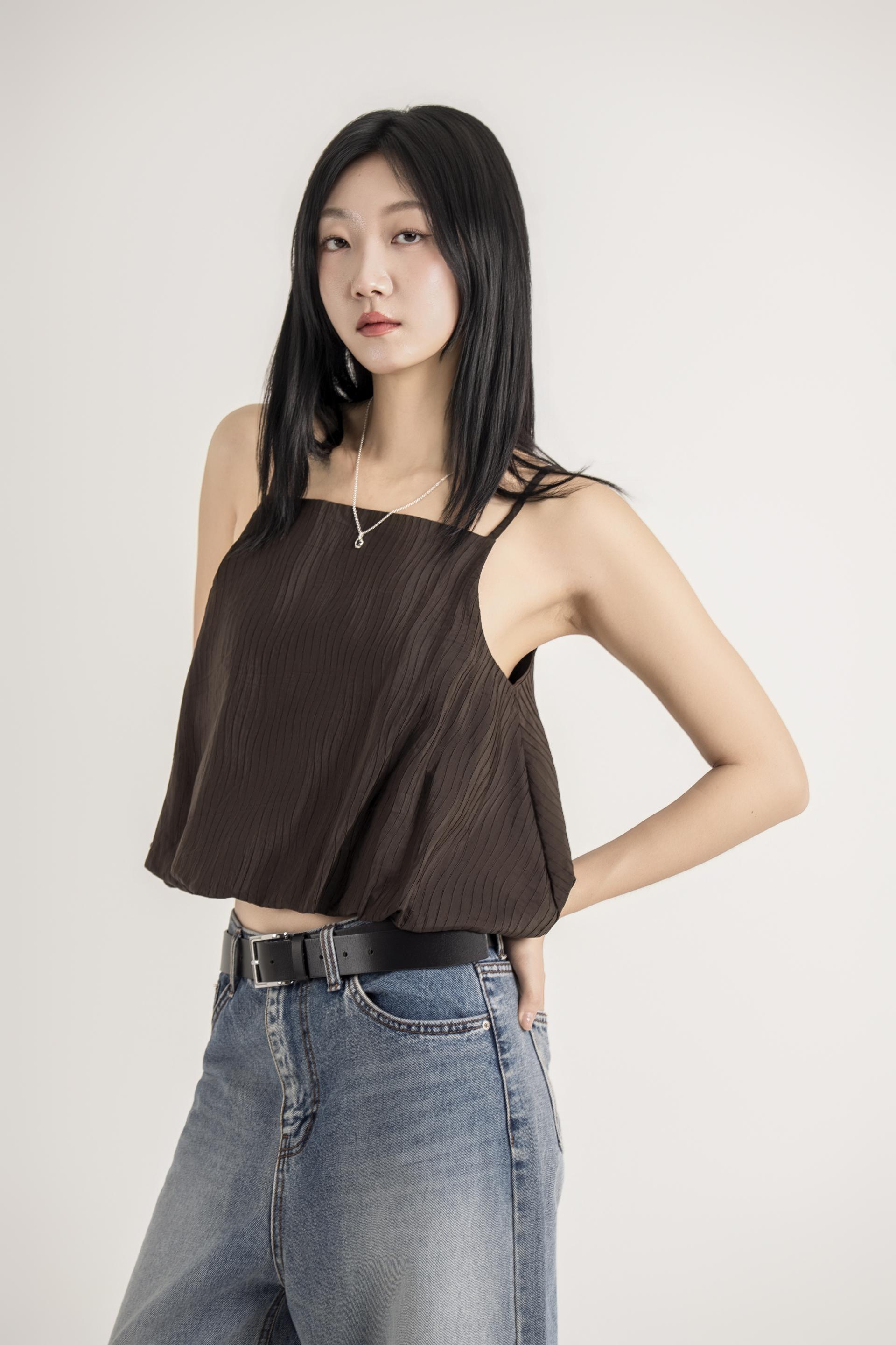플리츠 텍스처 스트랩 탑