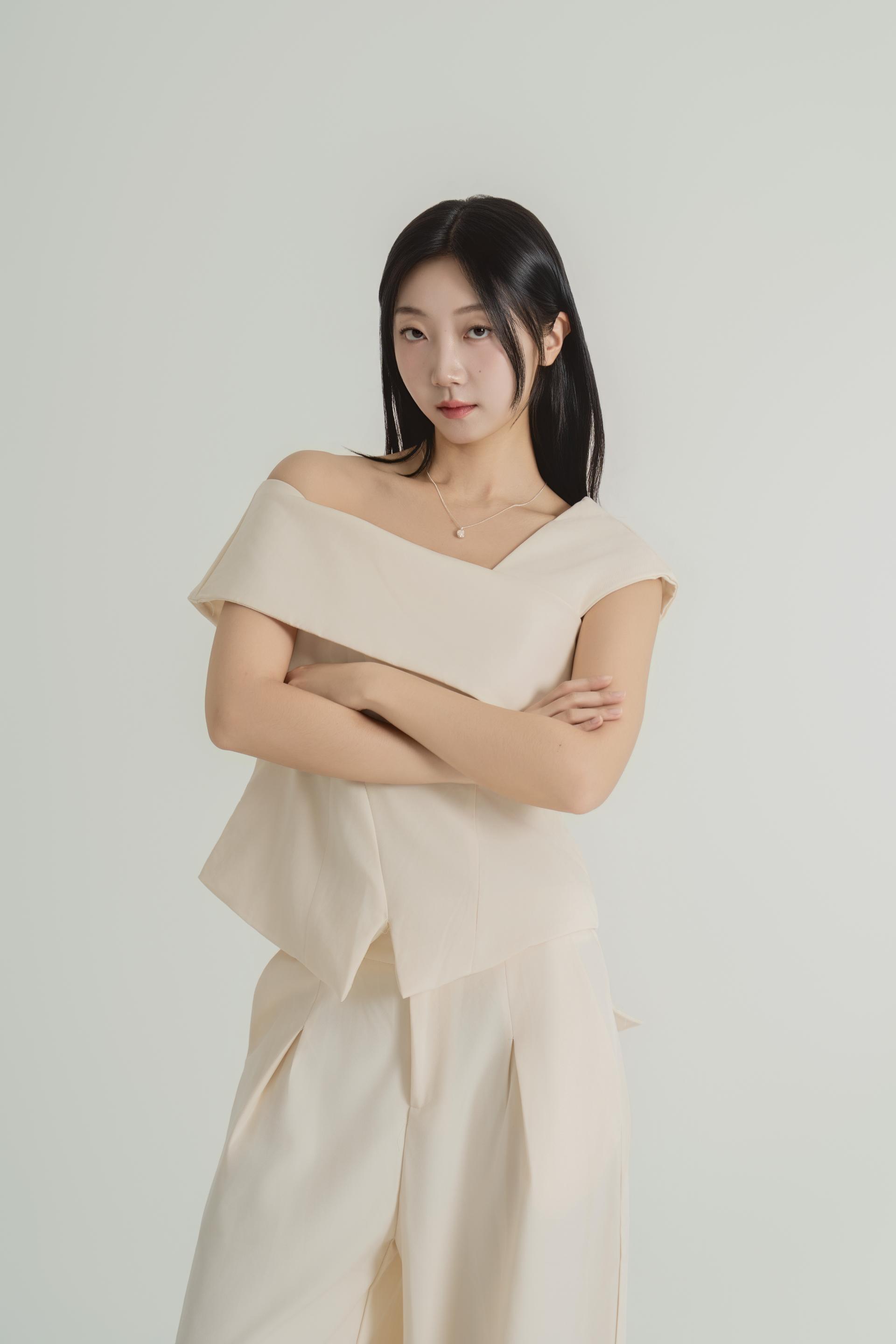 비대칭숄더 페플럼 셋업