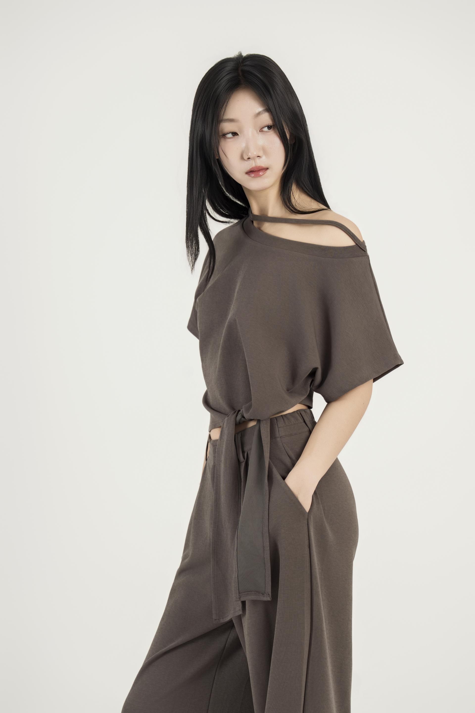 비대칭 오프숄더 와이드 팬츠 셋업