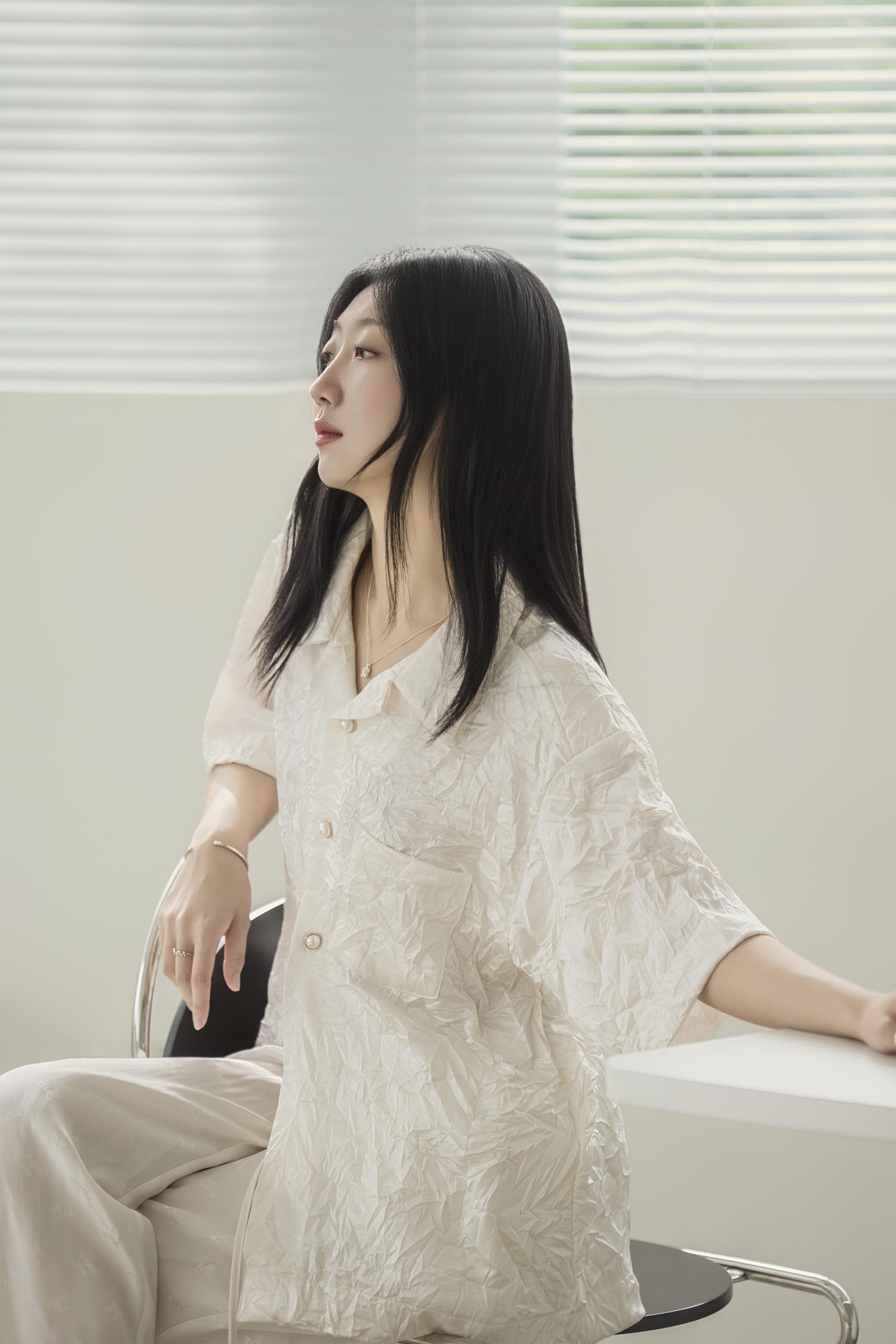 글로시 크링클 하프 셔츠