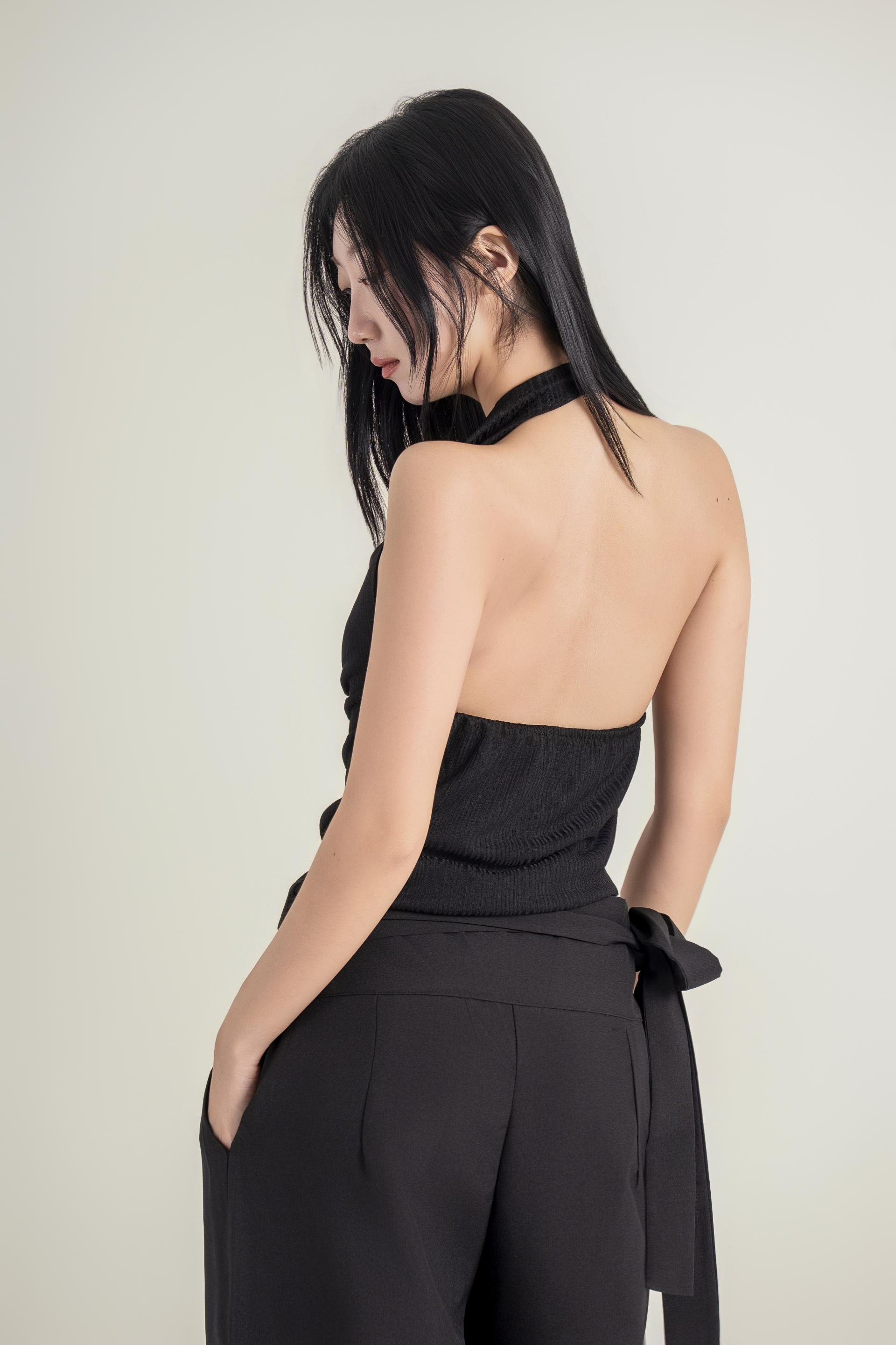 홀터넥 셔링 백리스 탑