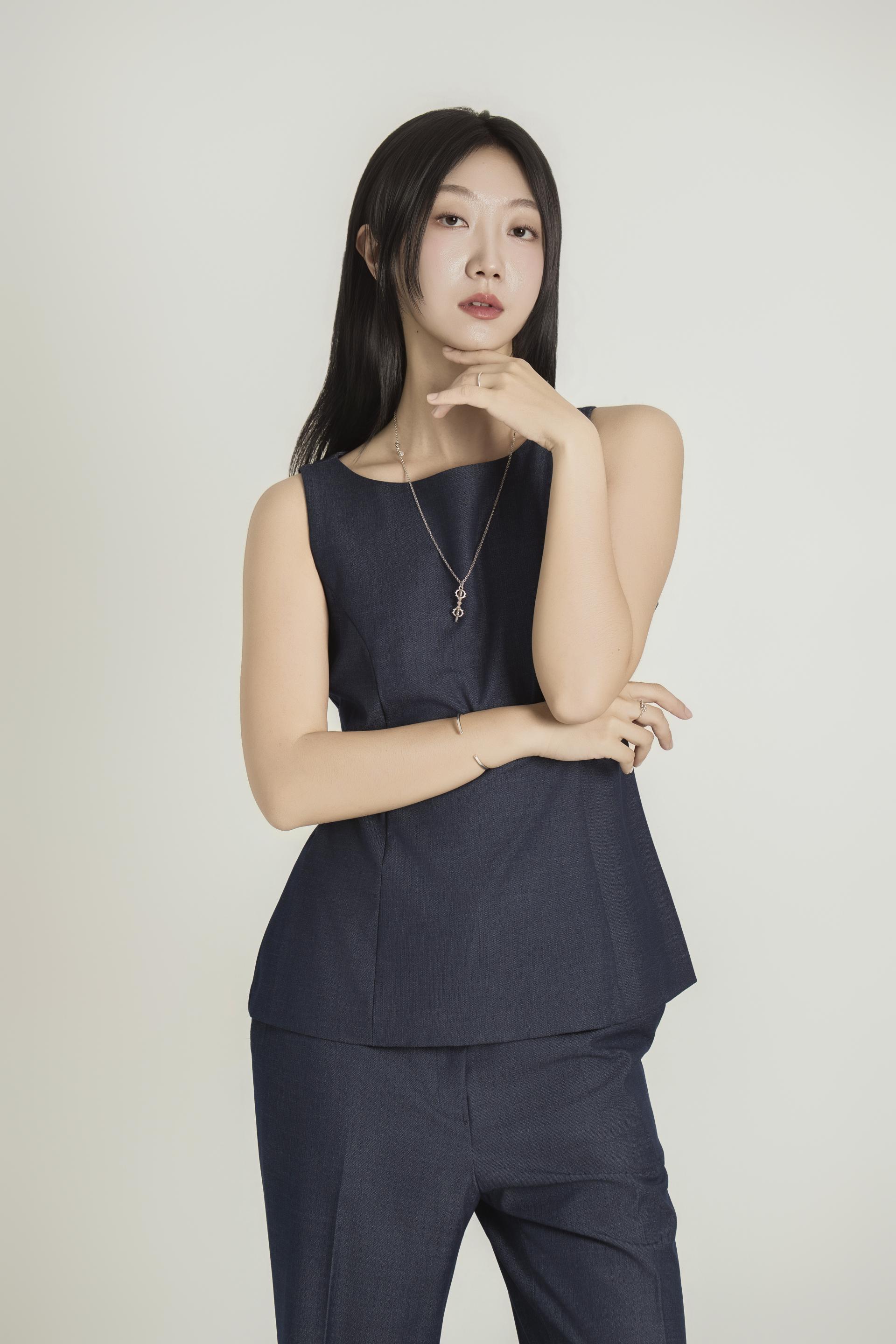 커브 절개 슬리브리스 데님 셋업