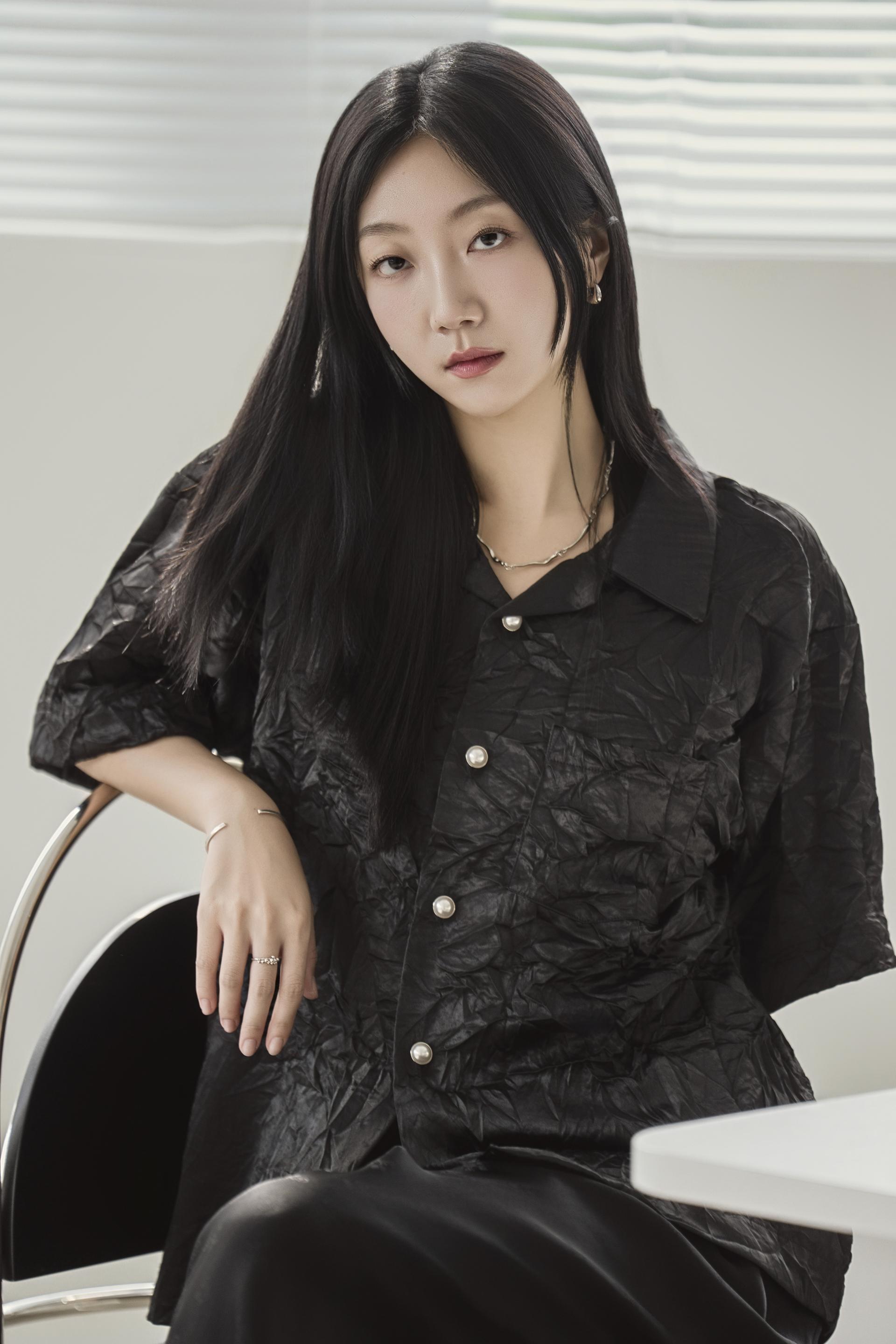 글로시 크링클 하프 셔츠
