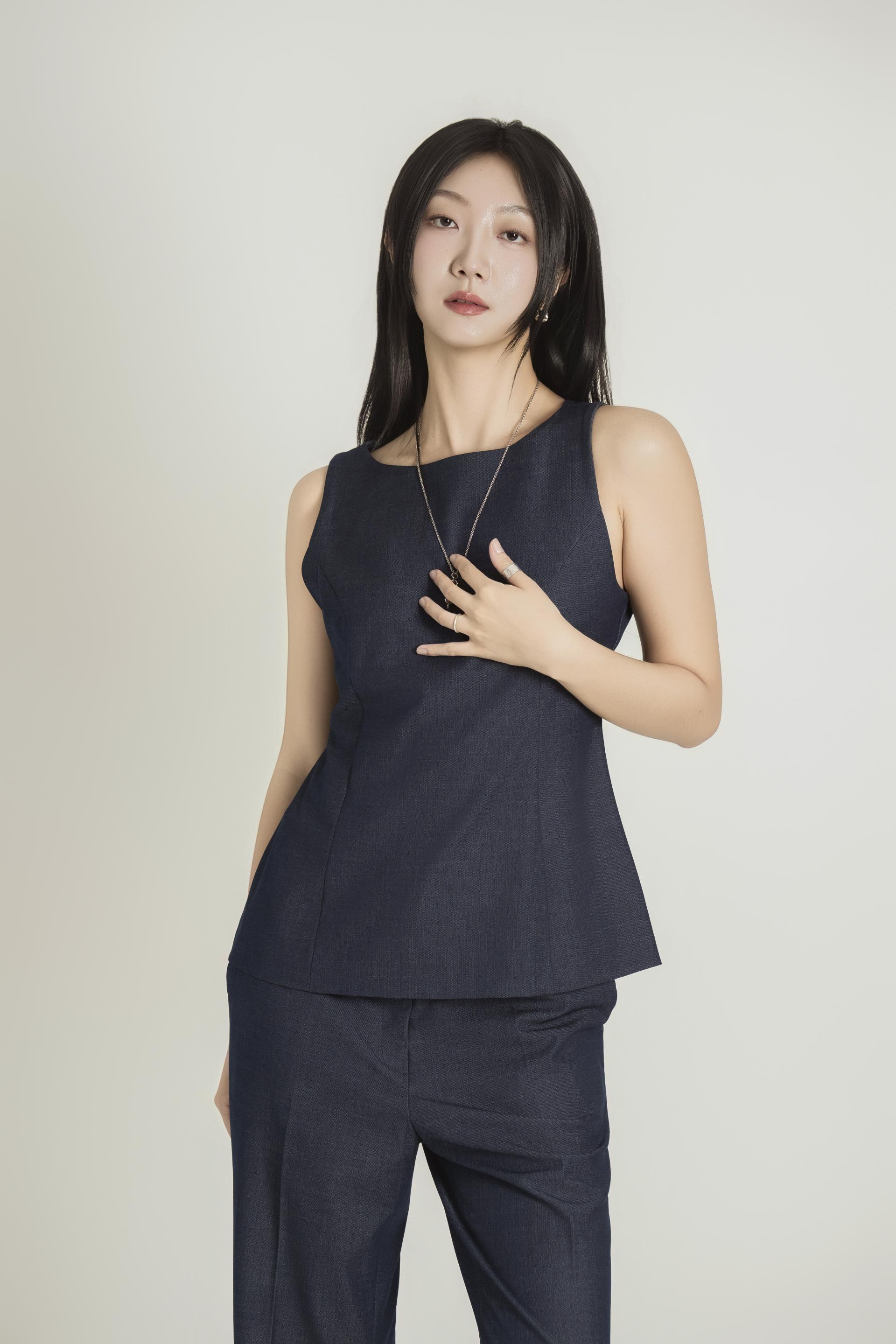 커브 절개 슬리브리스 데님 셋업