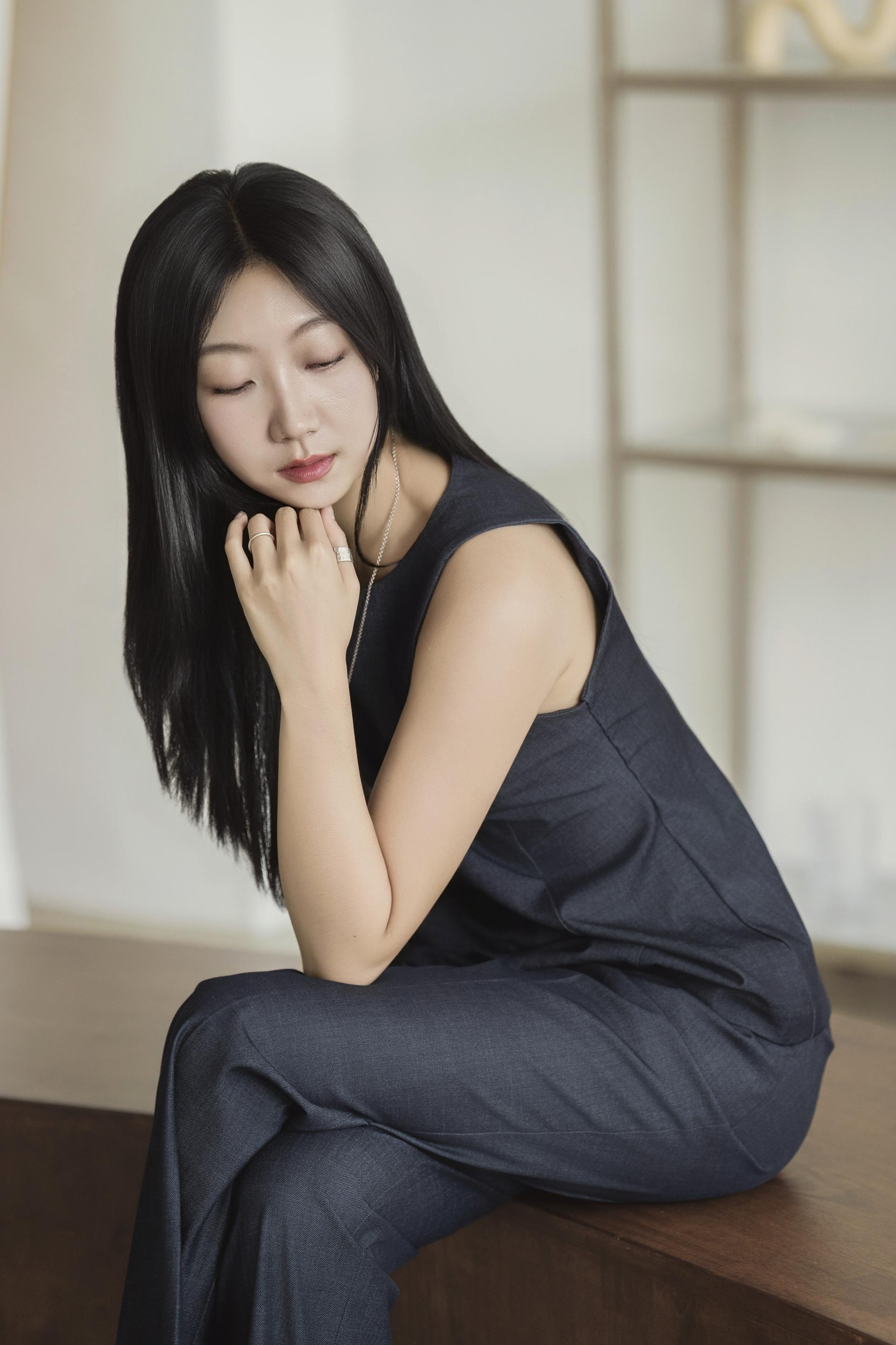 커브 절개 슬리브리스 데님 셋업
