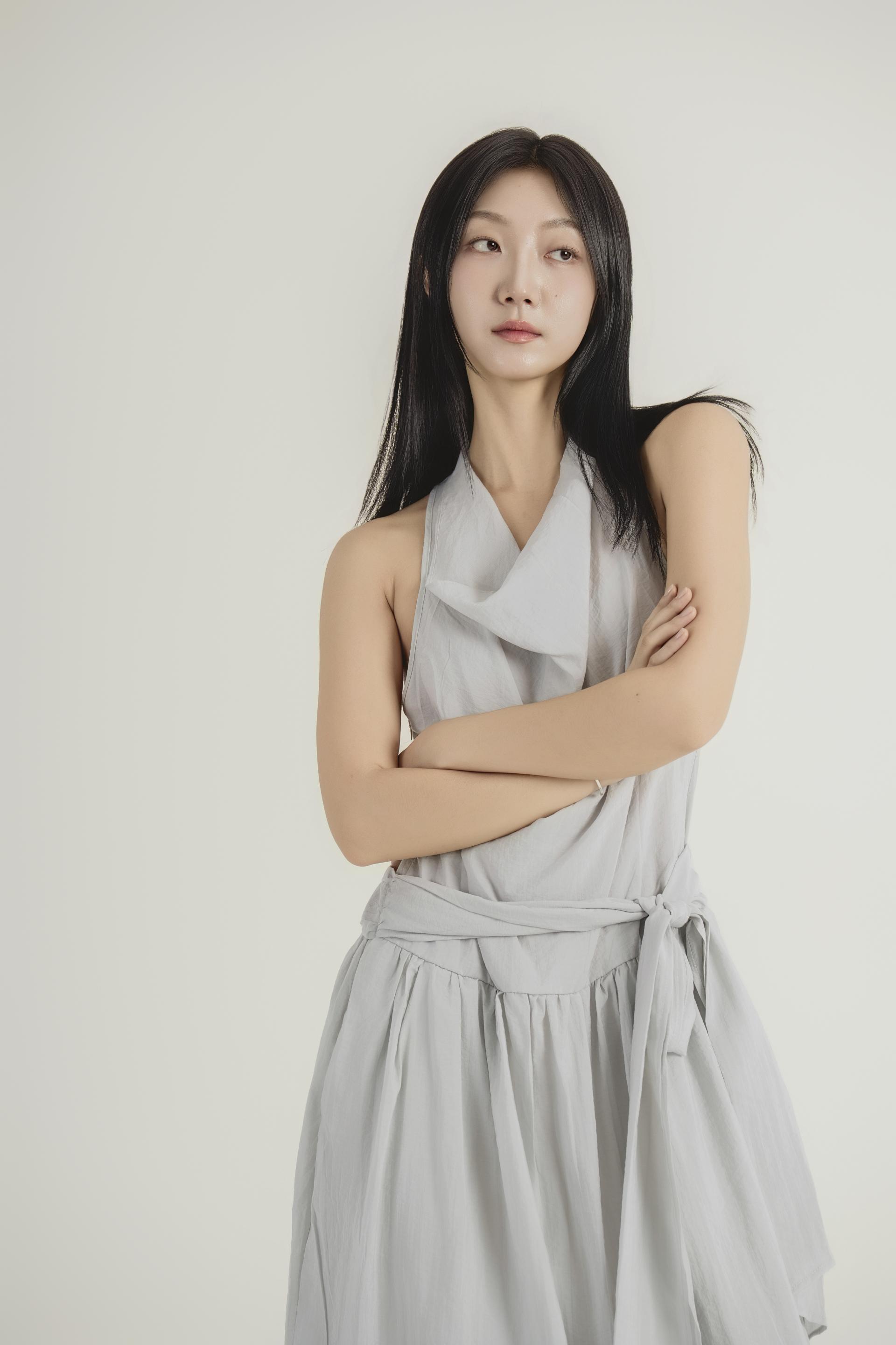 홀터 드레이프 스트랩 맥시 원피스