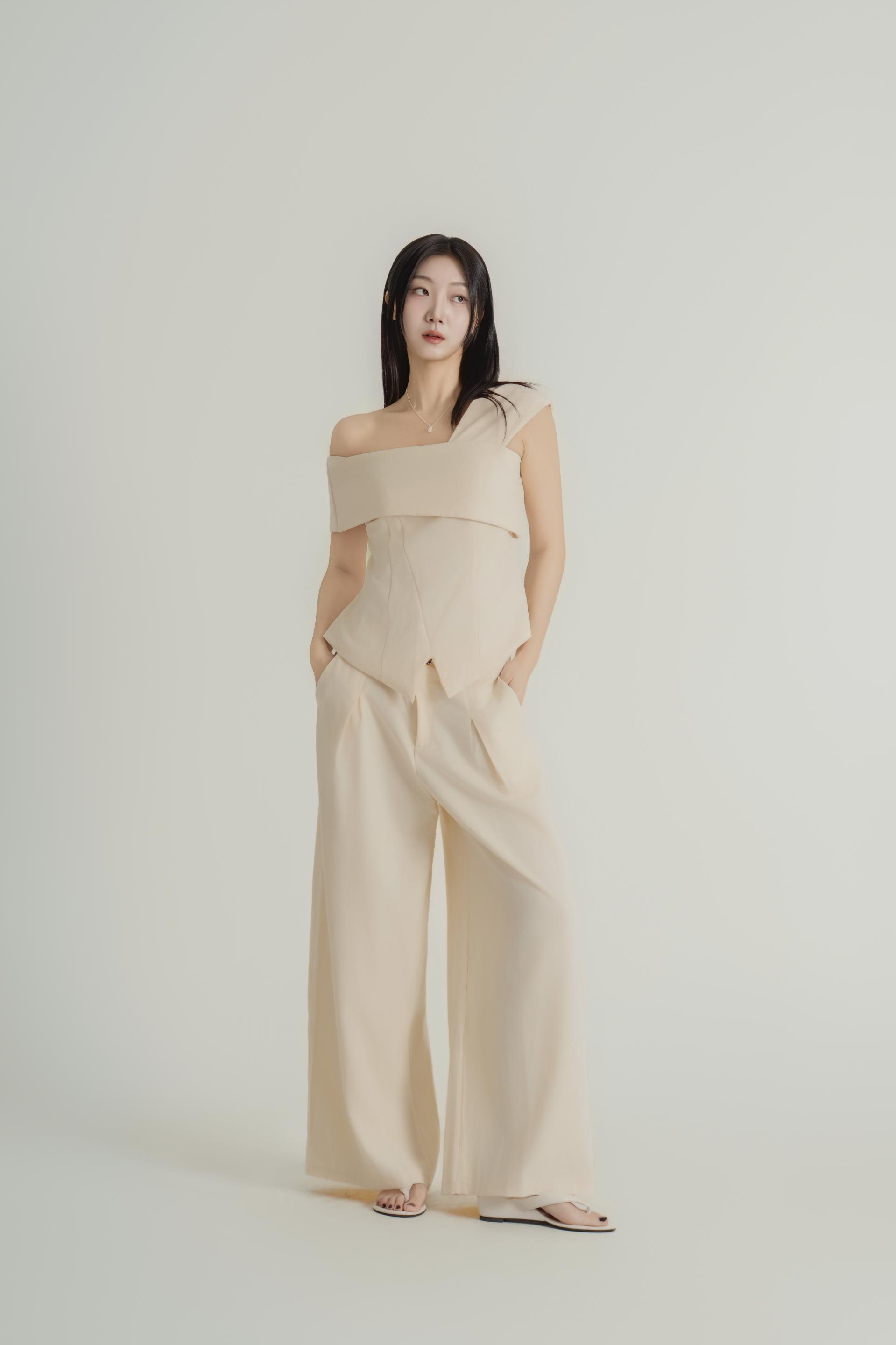 비대칭숄더 페플럼 셋업