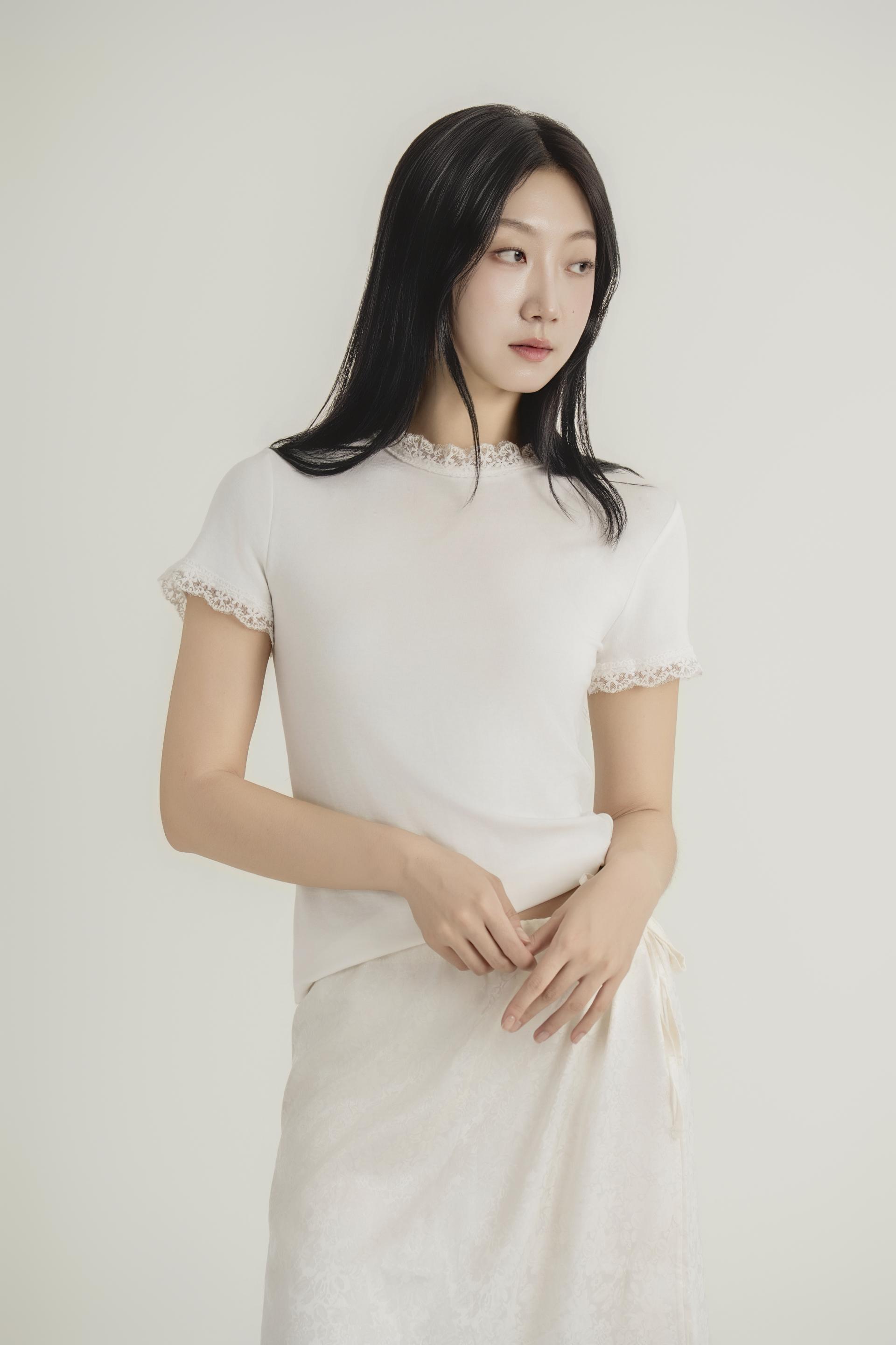 플라워 텍스처 스트랩 미디 스커트