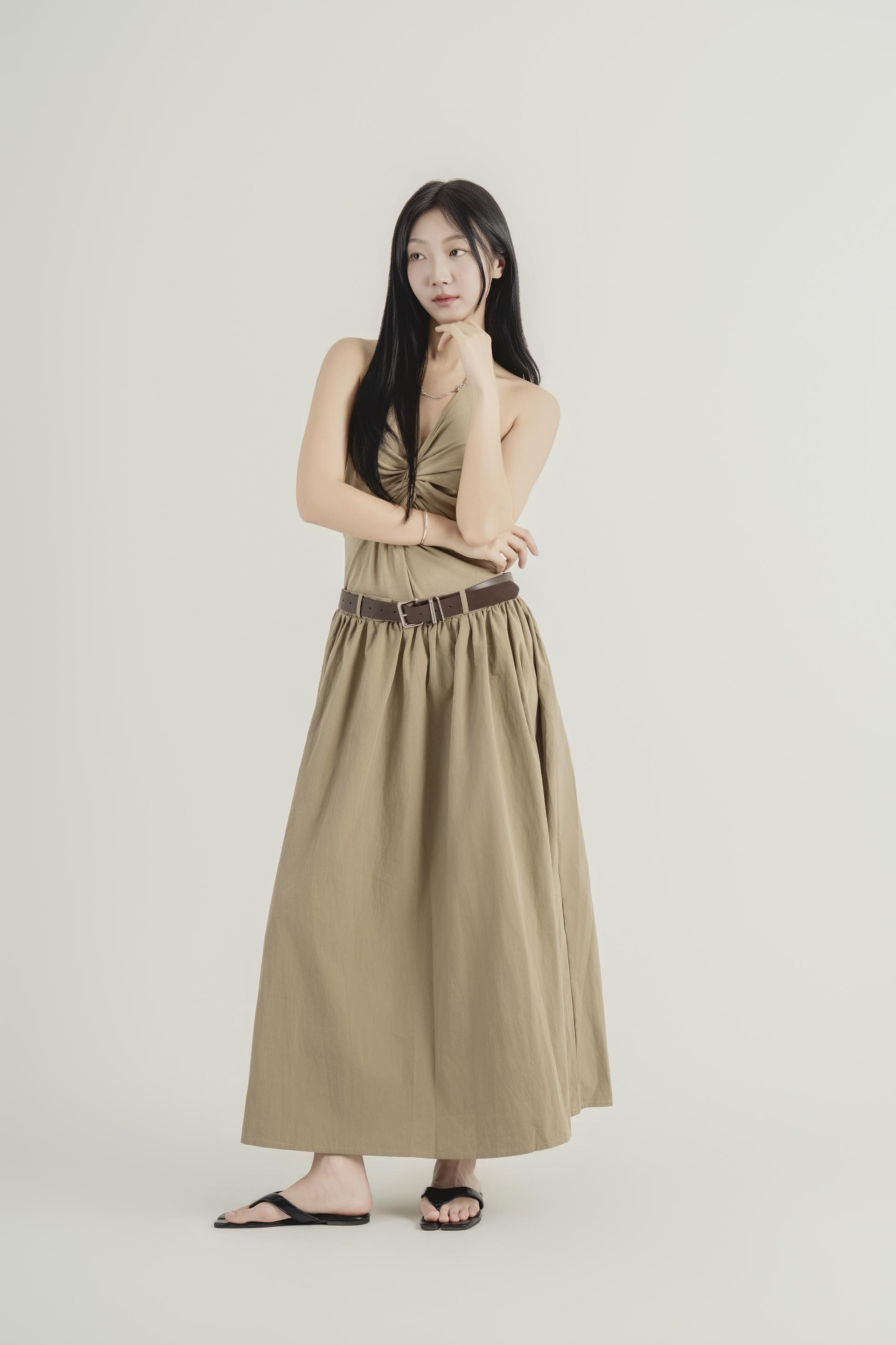 트위스트 홀터 플레어 스커트 셋업