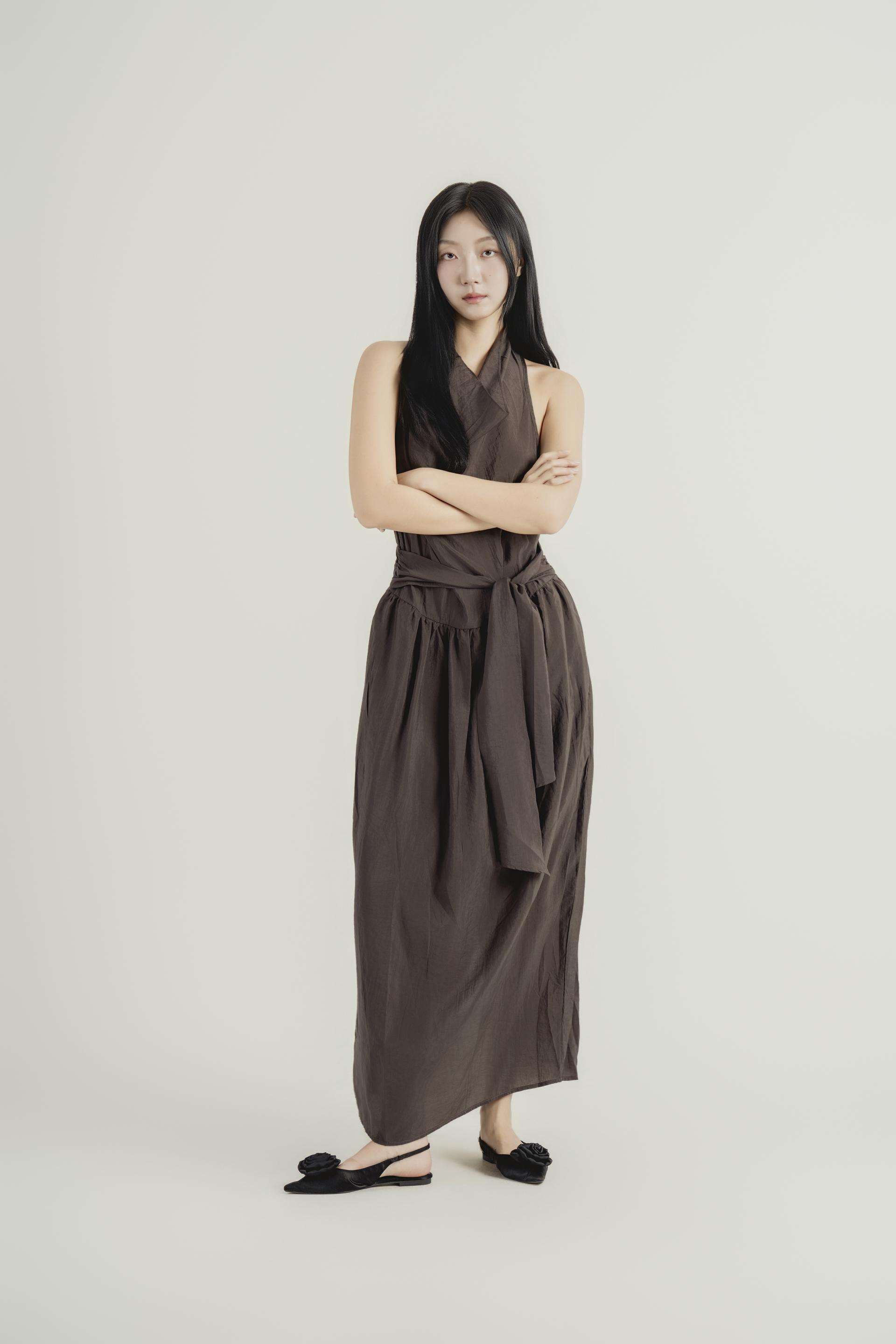 홀터 드레이프 스트랩 맥시 원피스