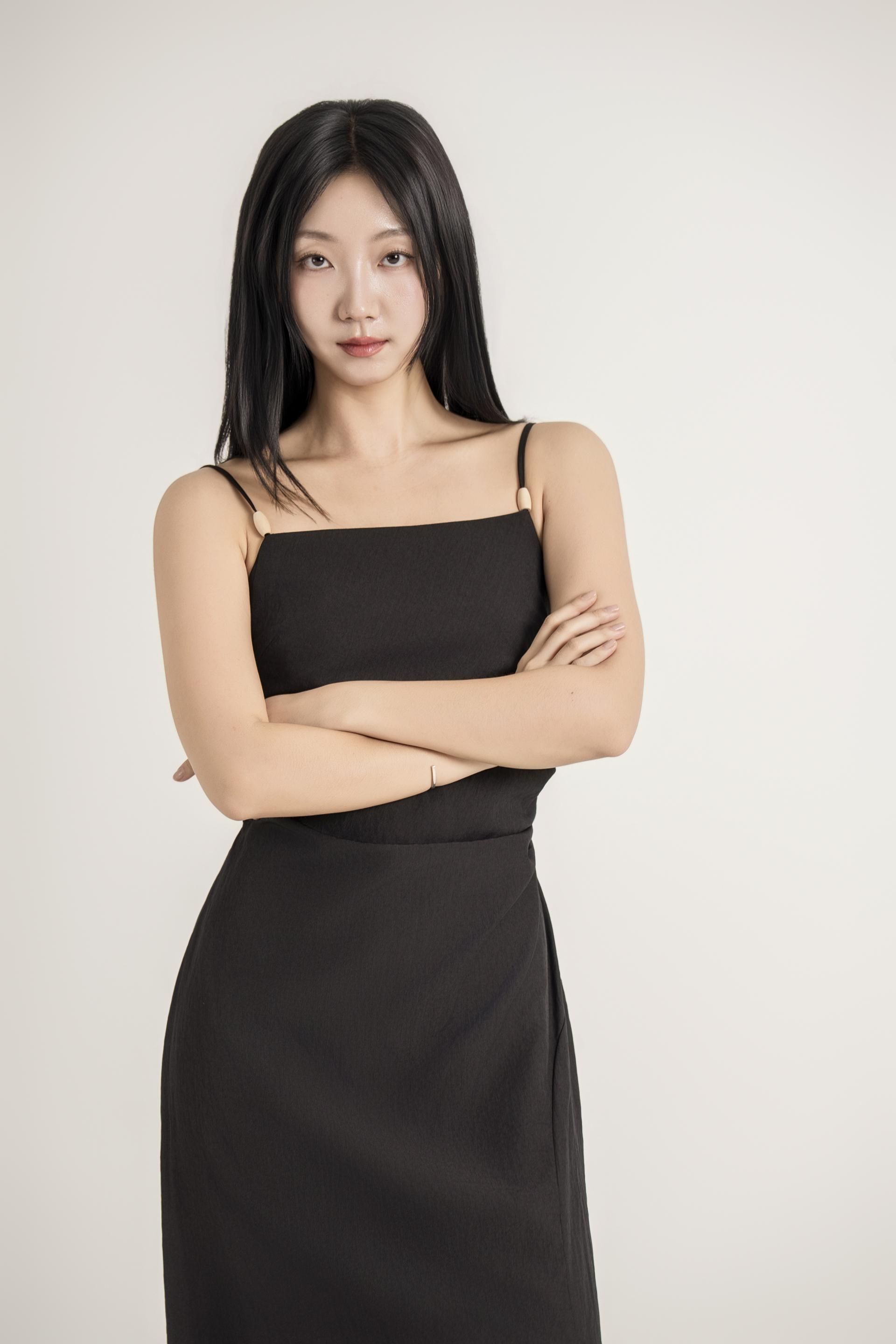 백스트랩 슬릿 롱 원피스