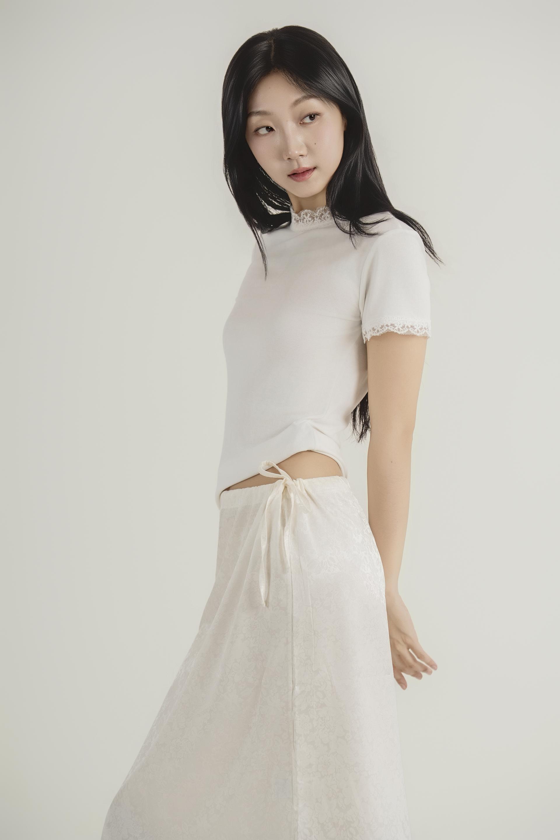 플라워 텍스처 스트랩 미디 스커트