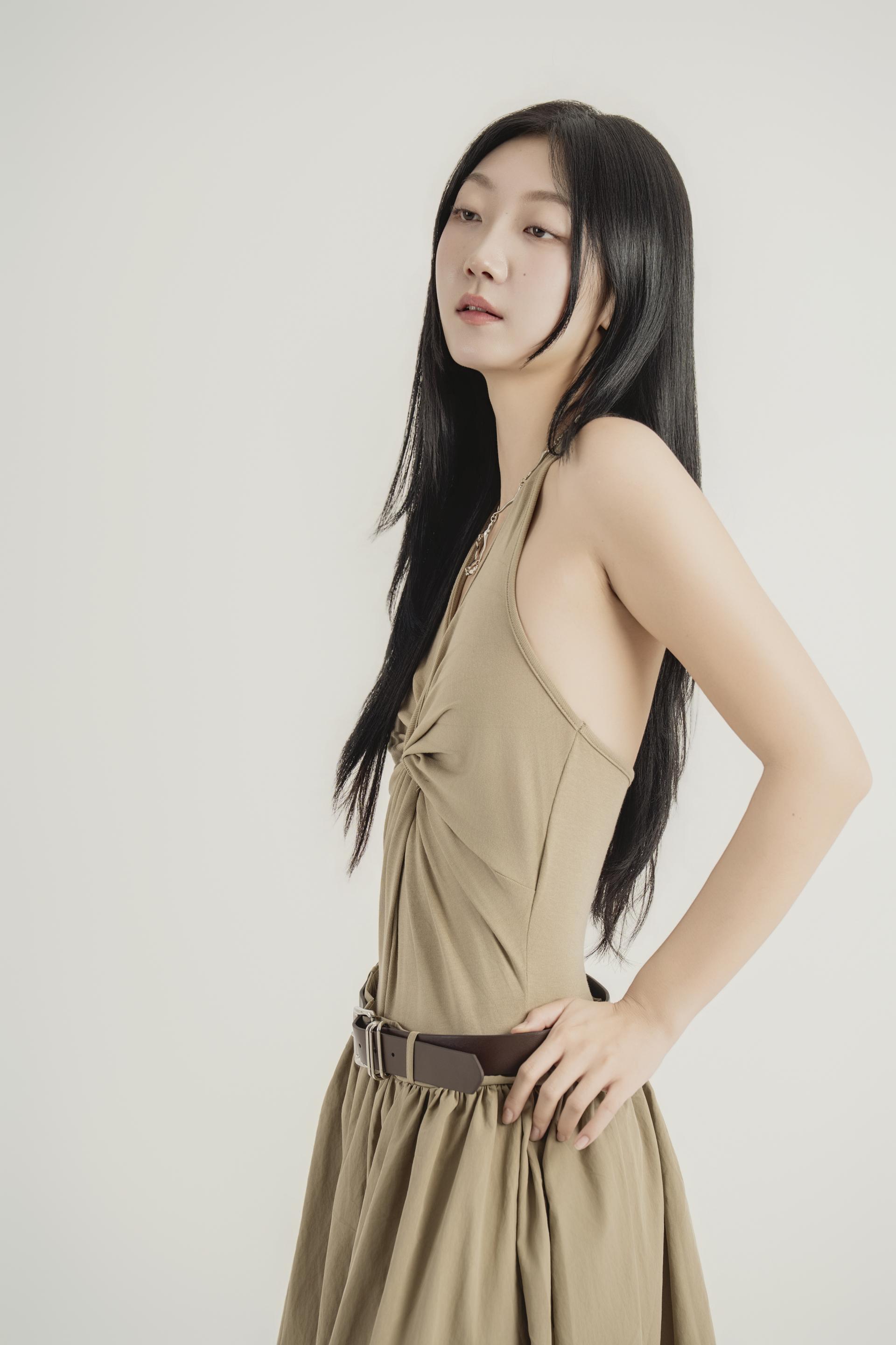 트위스트 홀터 플레어 스커트 셋업