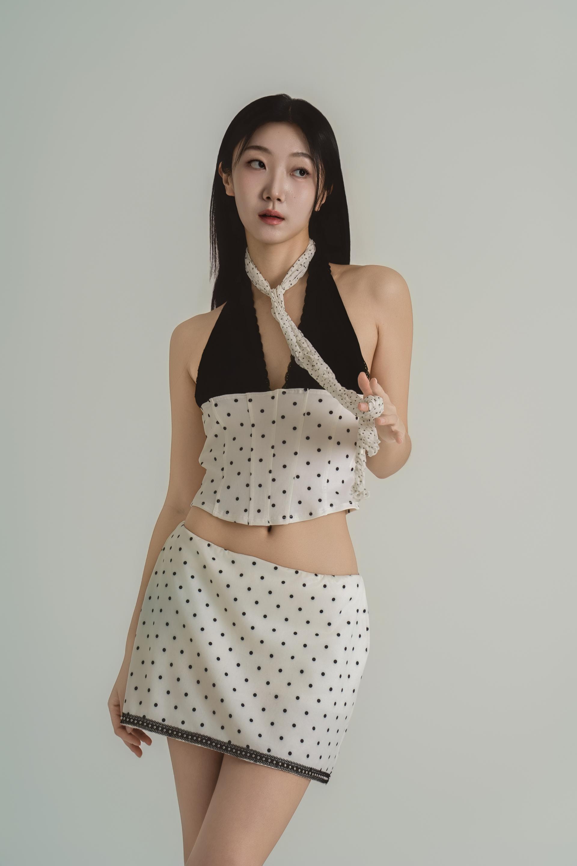비대칭숄더 페플럼 셋업 복제
