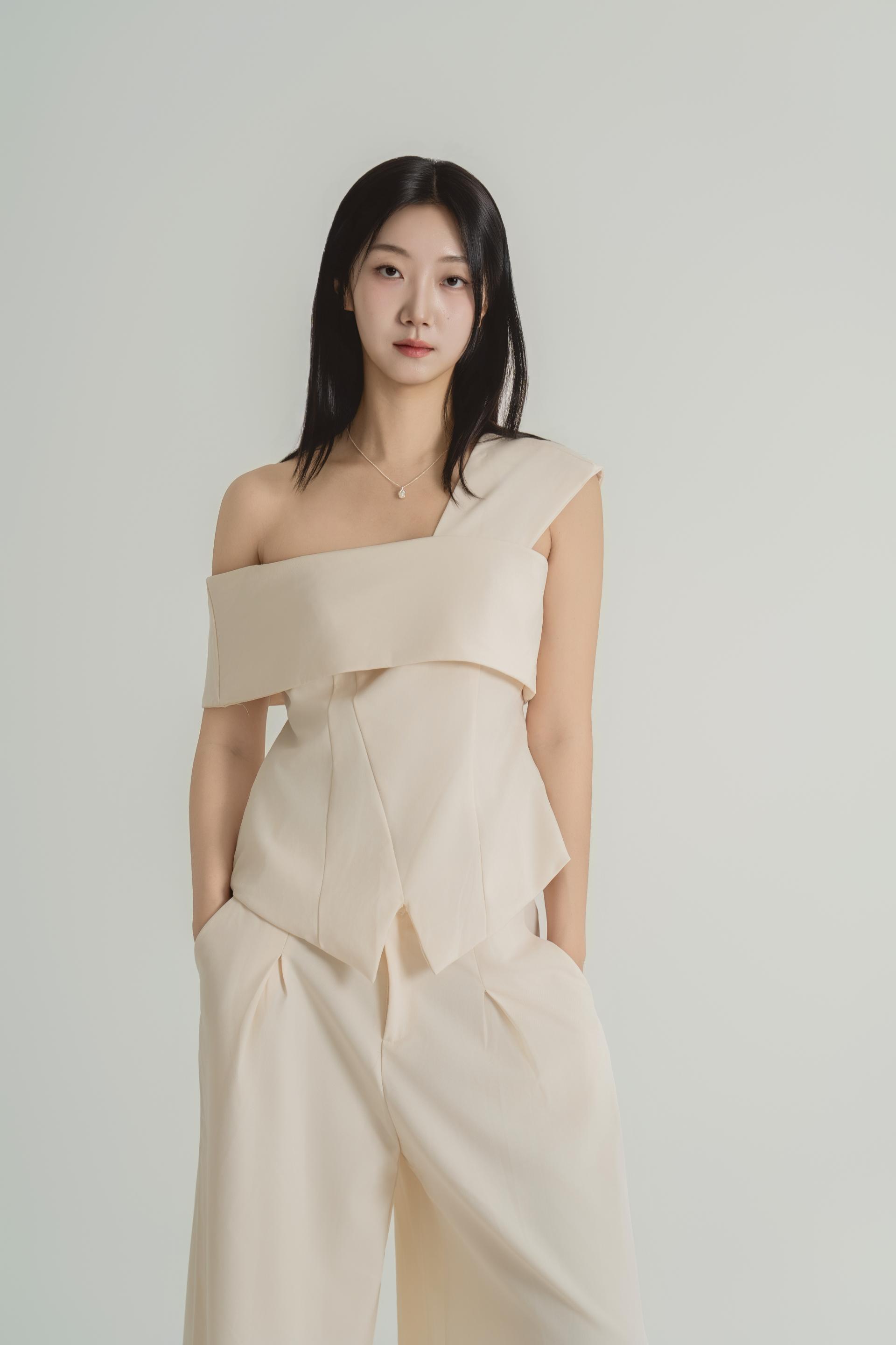 비대칭숄더 페플럼 셋업