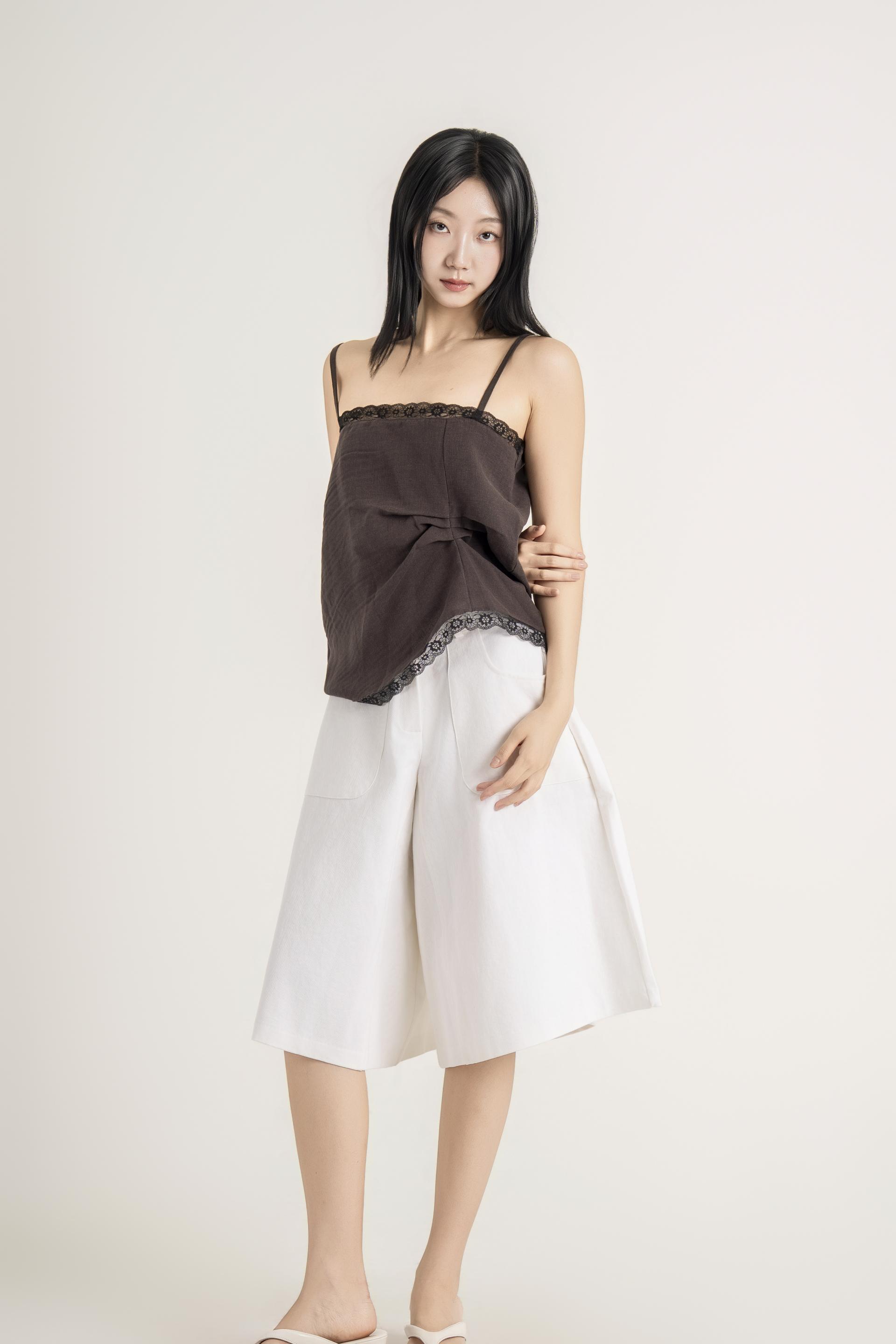 포켓 디테일 하프 와이드 팬츠