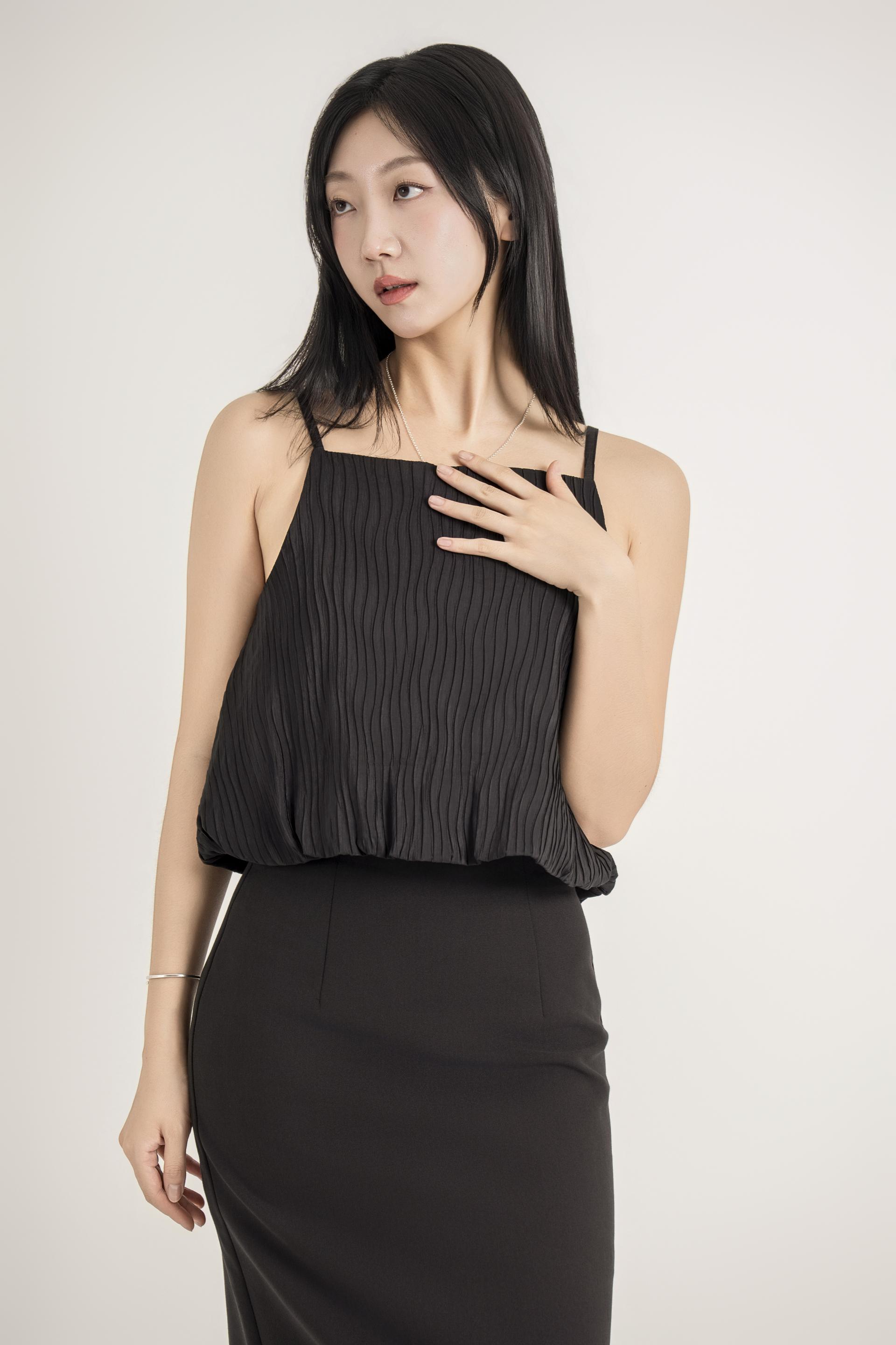 플리츠 텍스처 스트랩 탑