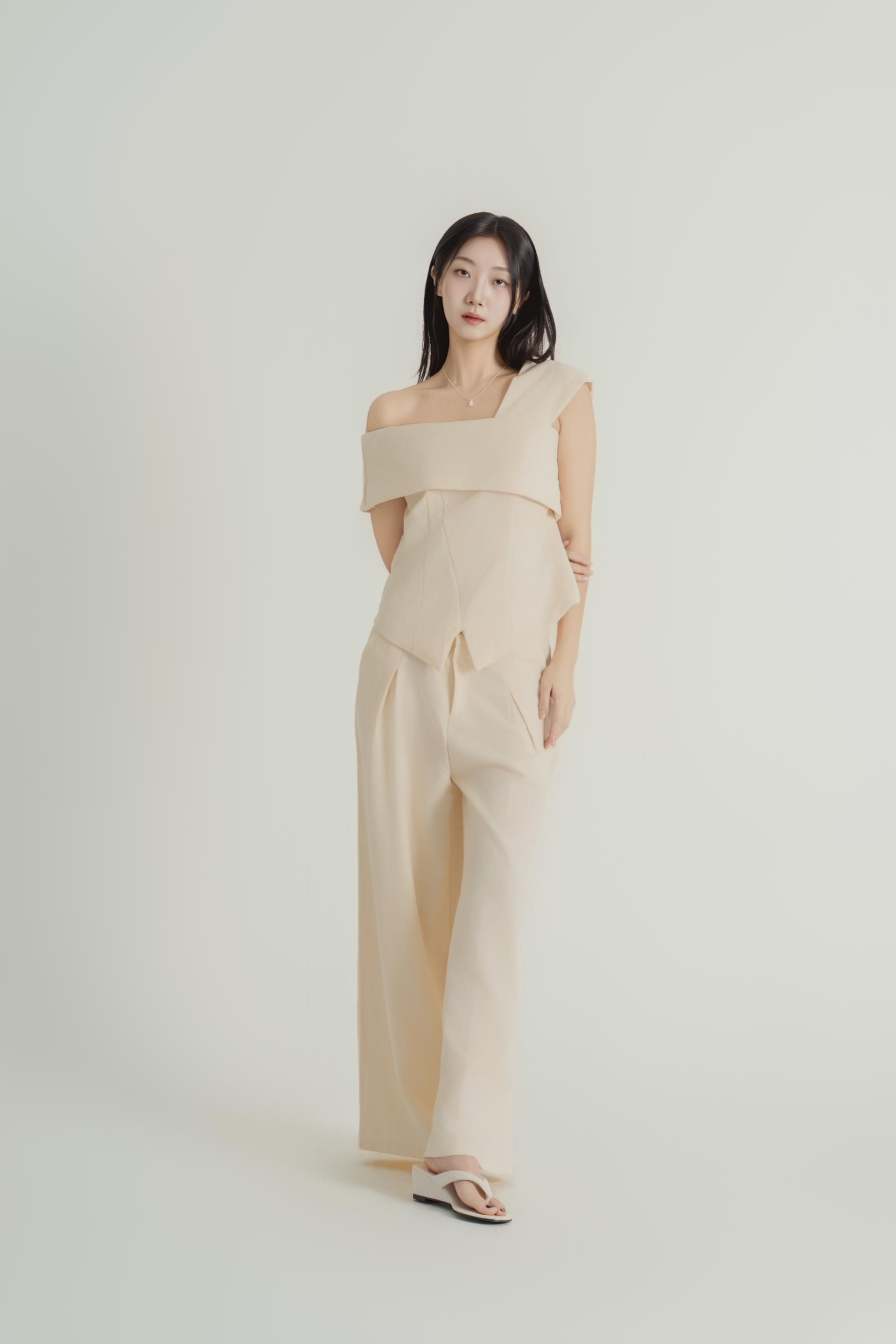 비대칭숄더 페플럼 셋업
