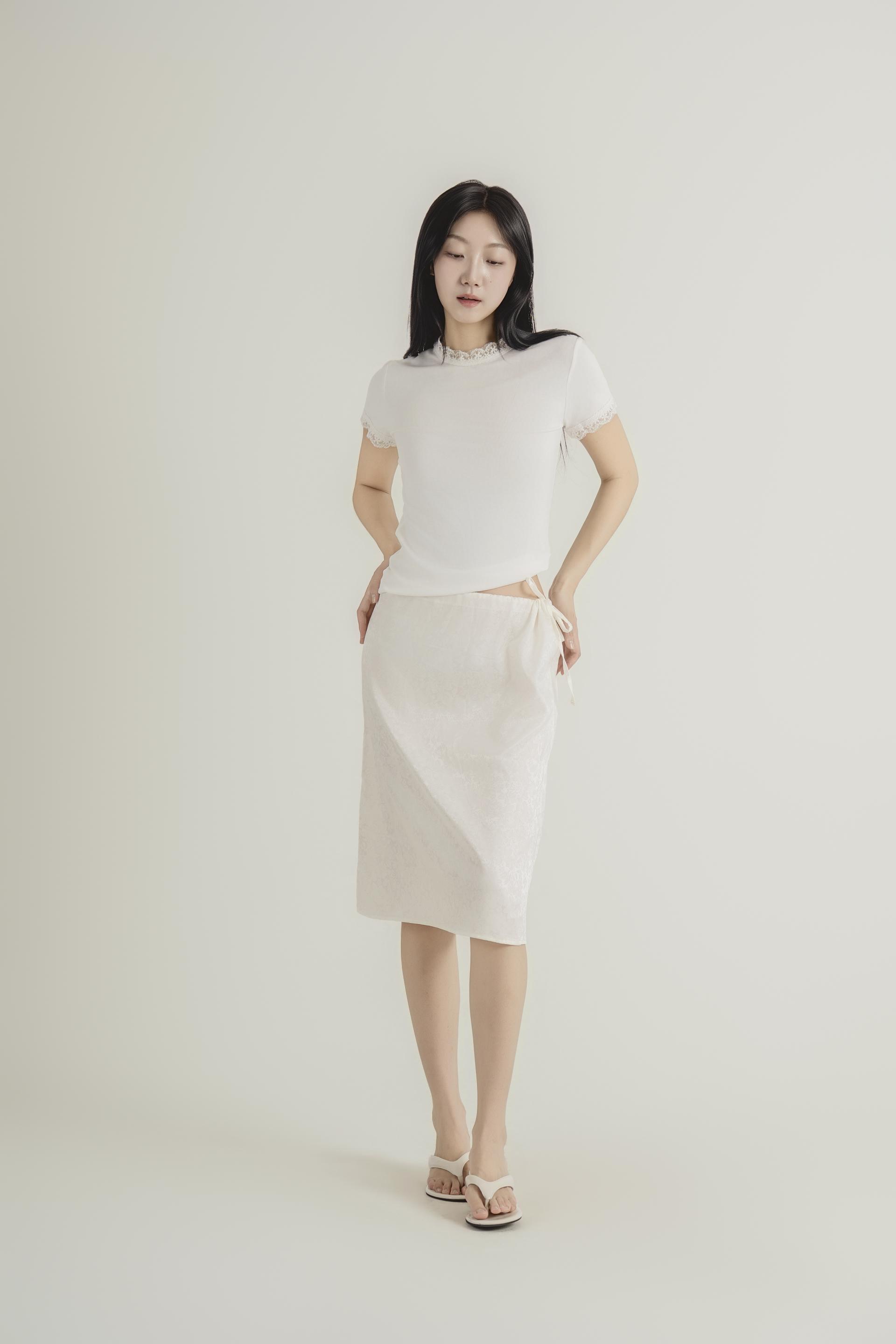 플라워 텍스처 스트랩 미디 스커트