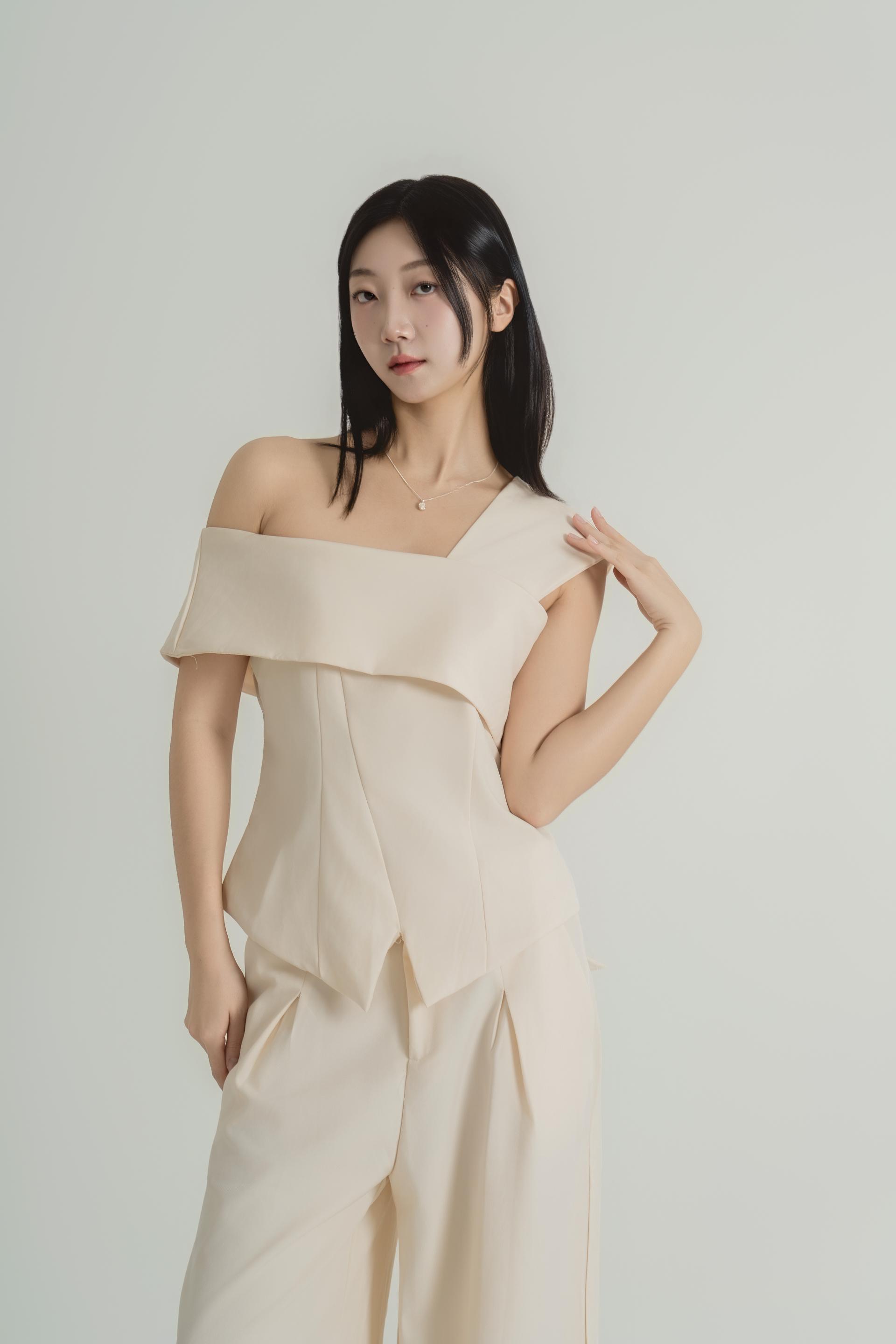 비대칭숄더 페플럼 셋업