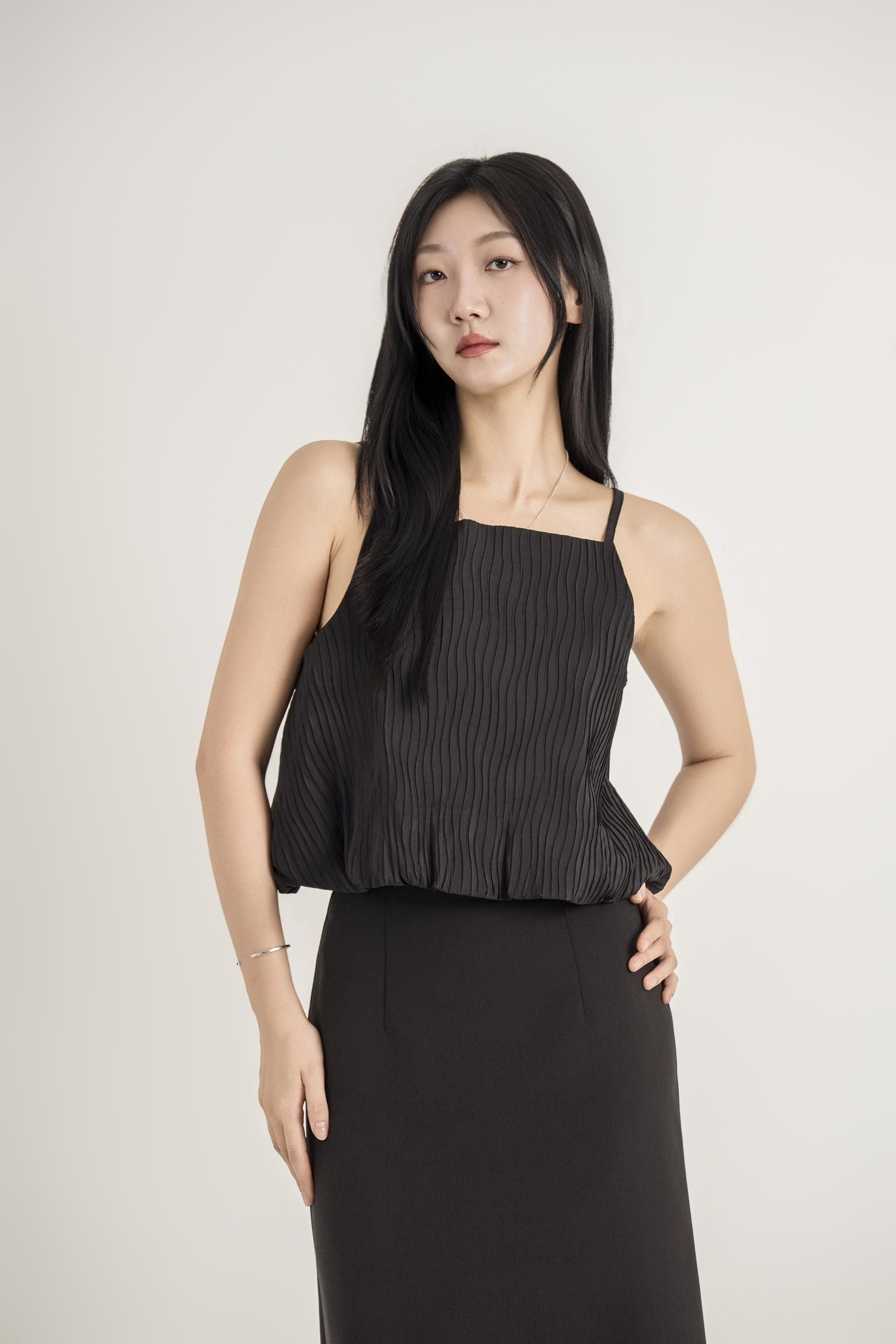 플리츠 텍스처 스트랩 탑