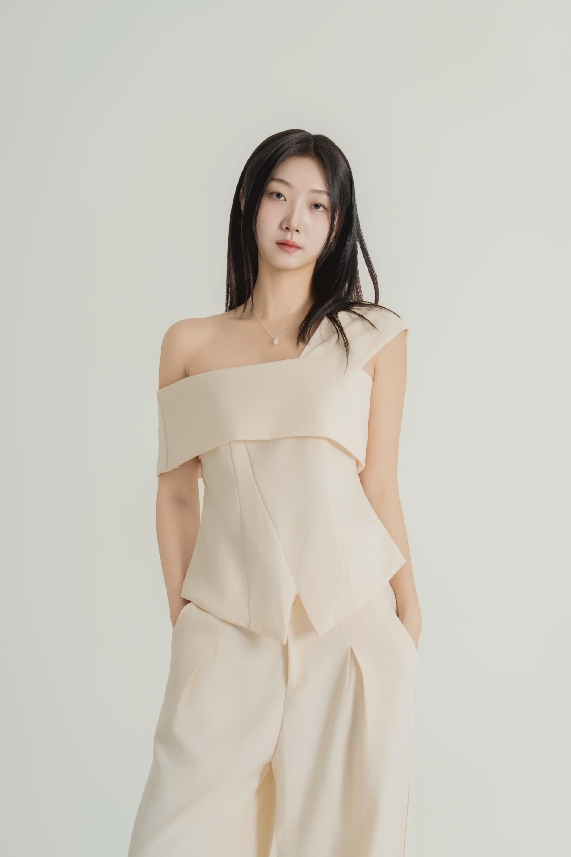 비대칭숄더 페플럼 셋업