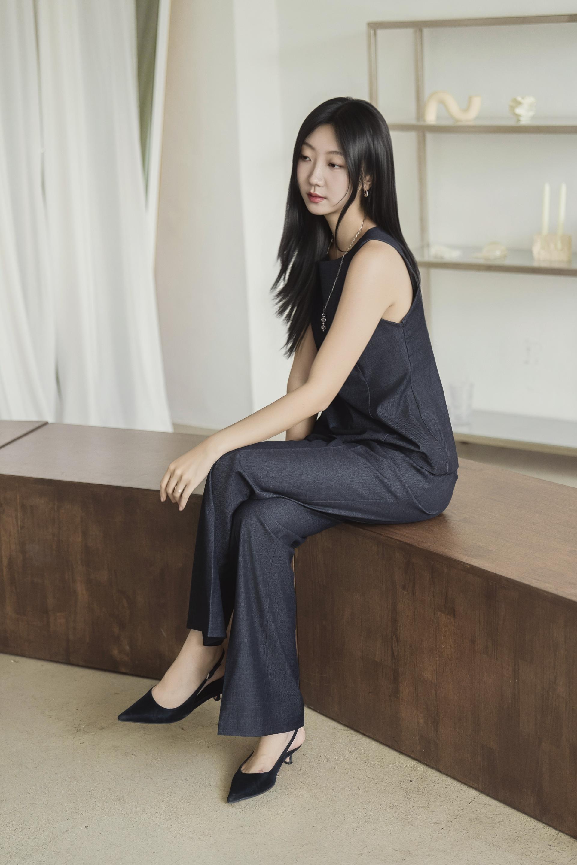 커브 절개 슬리브리스 데님 셋업