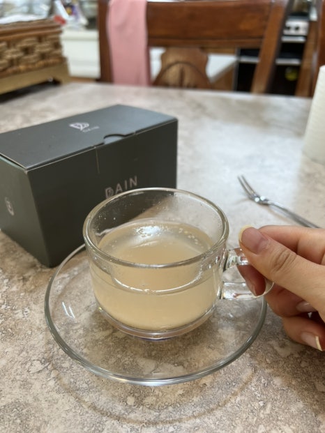 숭늉은 누룽지에 물을 부어 끓여낸 구수한 음료