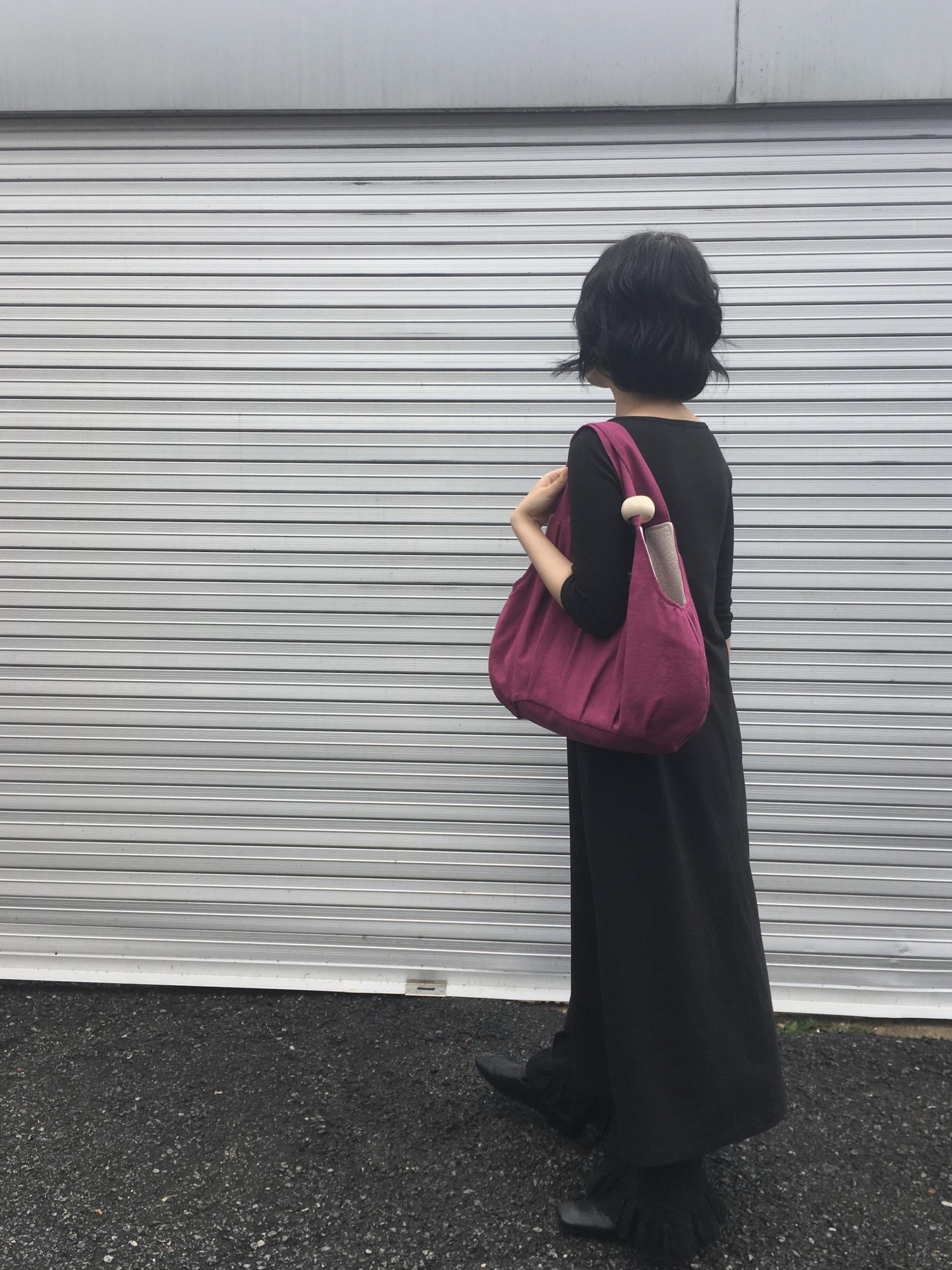 plum linen puff bag