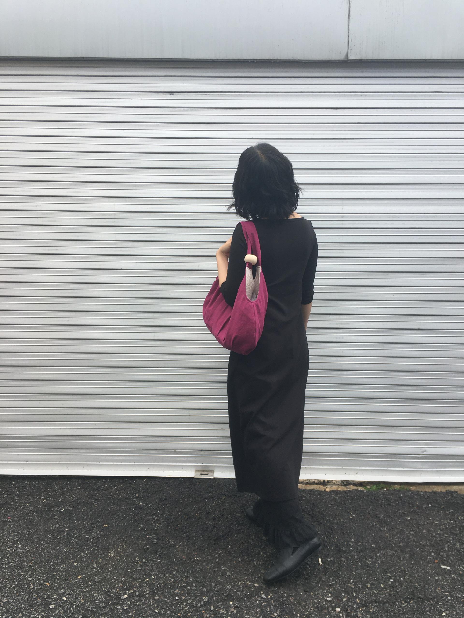 plum linen puff bag