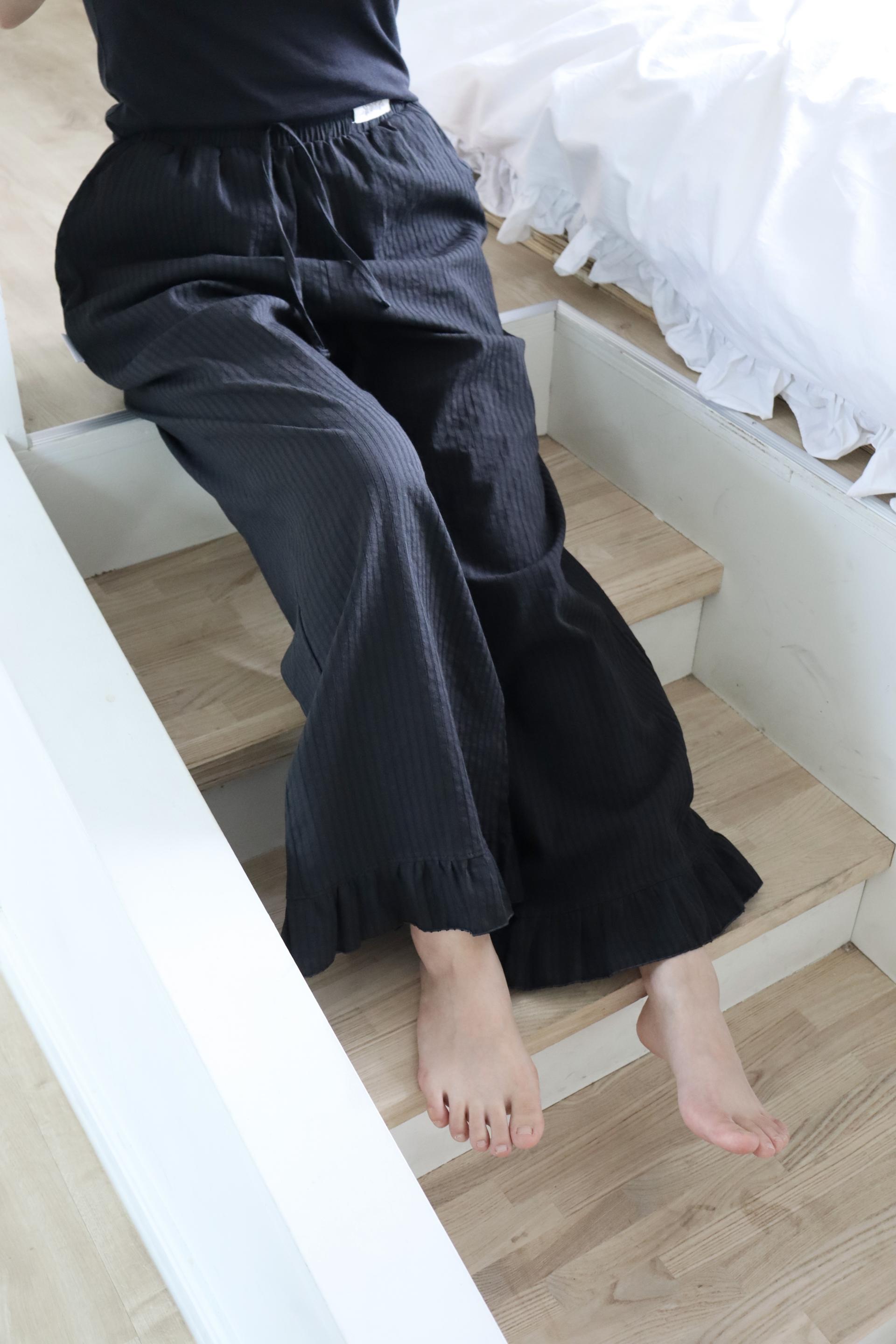 black stripe frill pants