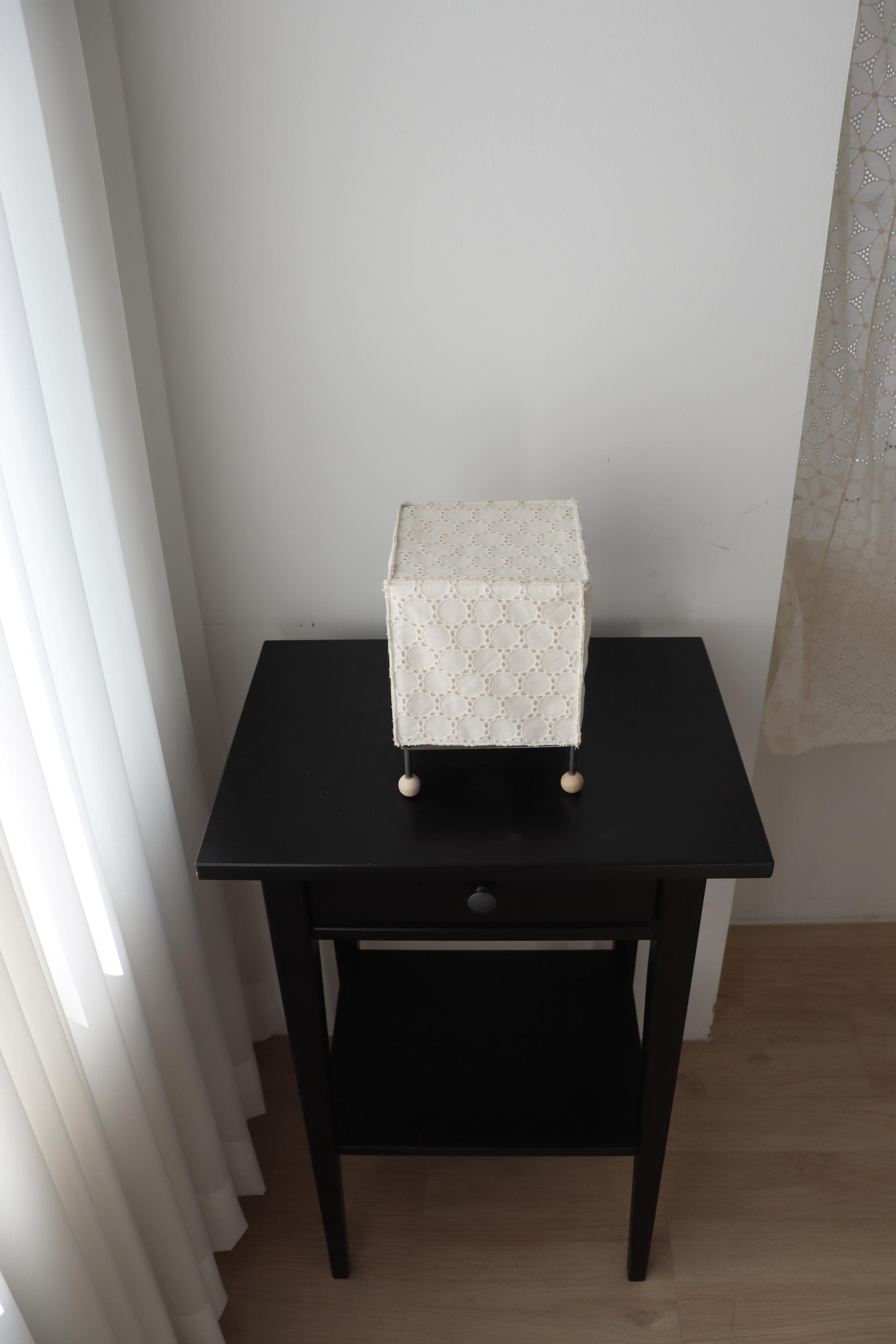 ivory flower dot cube lamp