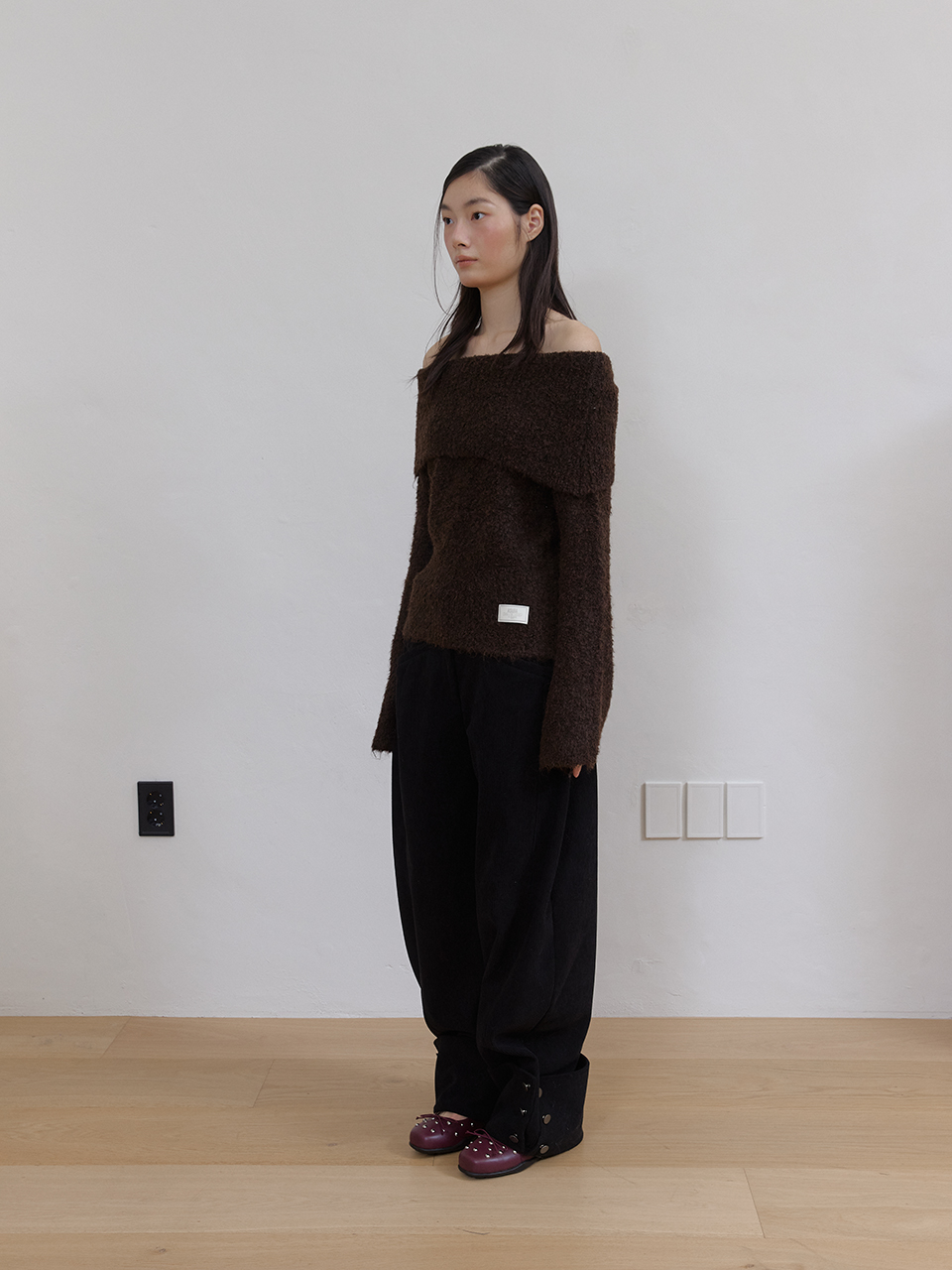 K-POPアイドル着用] COZY WOOL OFF SHOULDER KNIT (BROWN