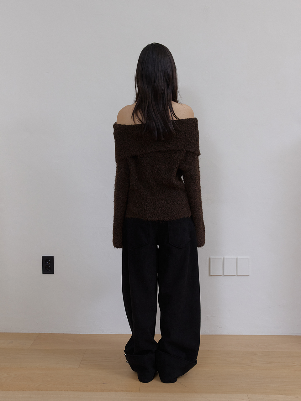 K-POPアイドル着用] COZY WOOL OFF SHOULDER KNIT (BROWN