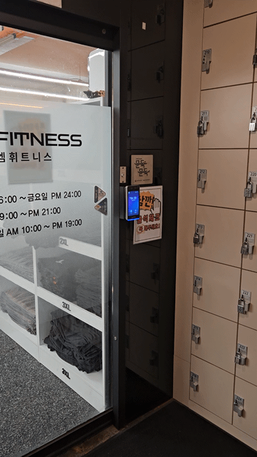 트랩핏 얼굴인식 출입 시연 장면