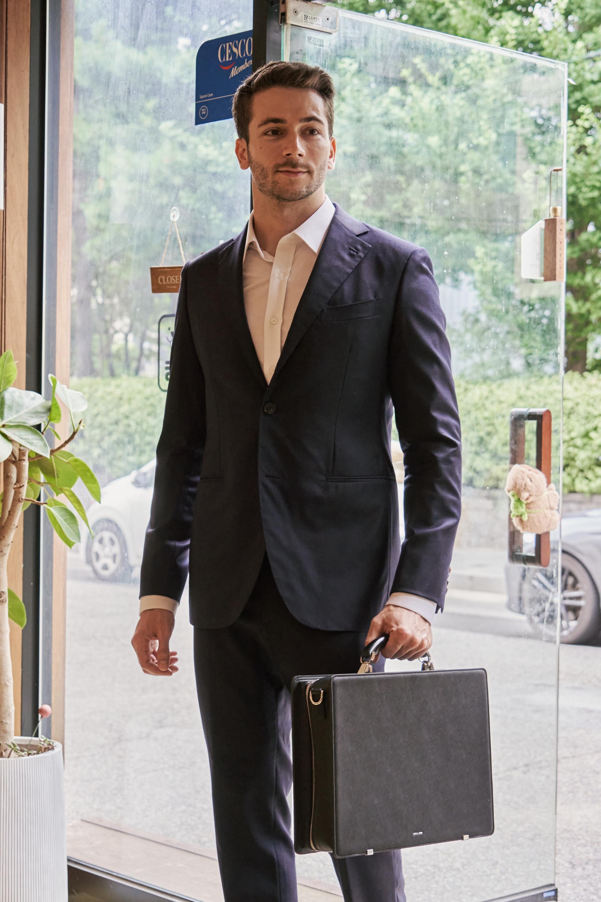 Coralreef Vaquita Briefcase (Black)