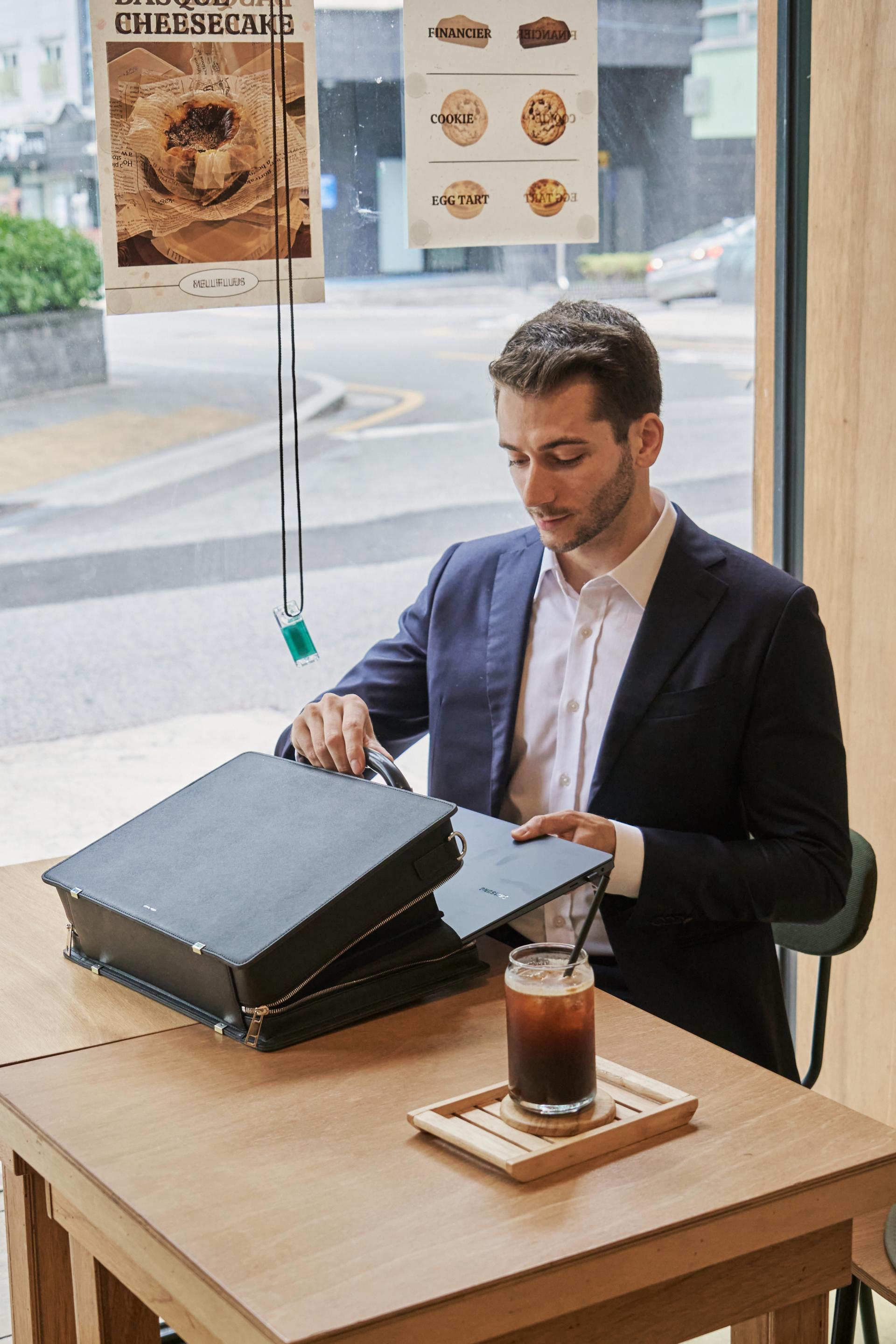 Coralreef Vaquita Briefcase (Black)