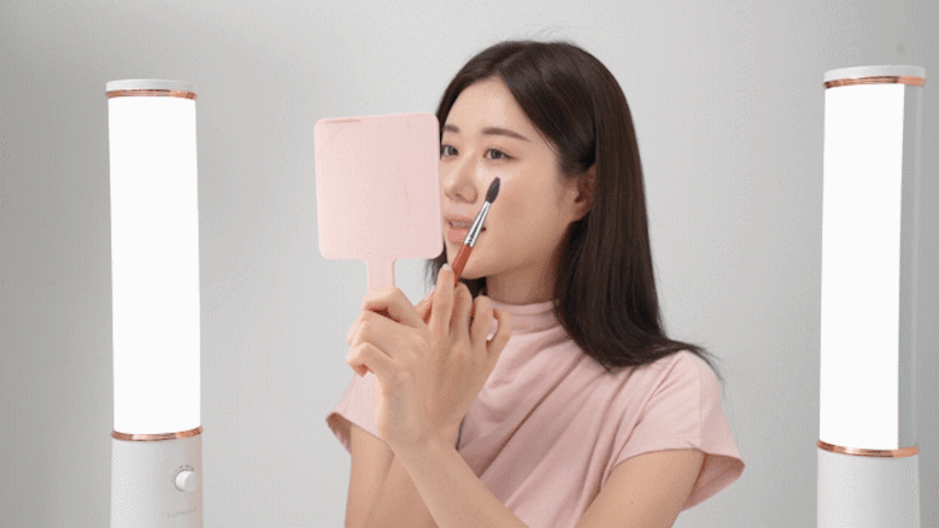 자연광의 품격 그대로 담은 메이크업 조명 | 루미크리온