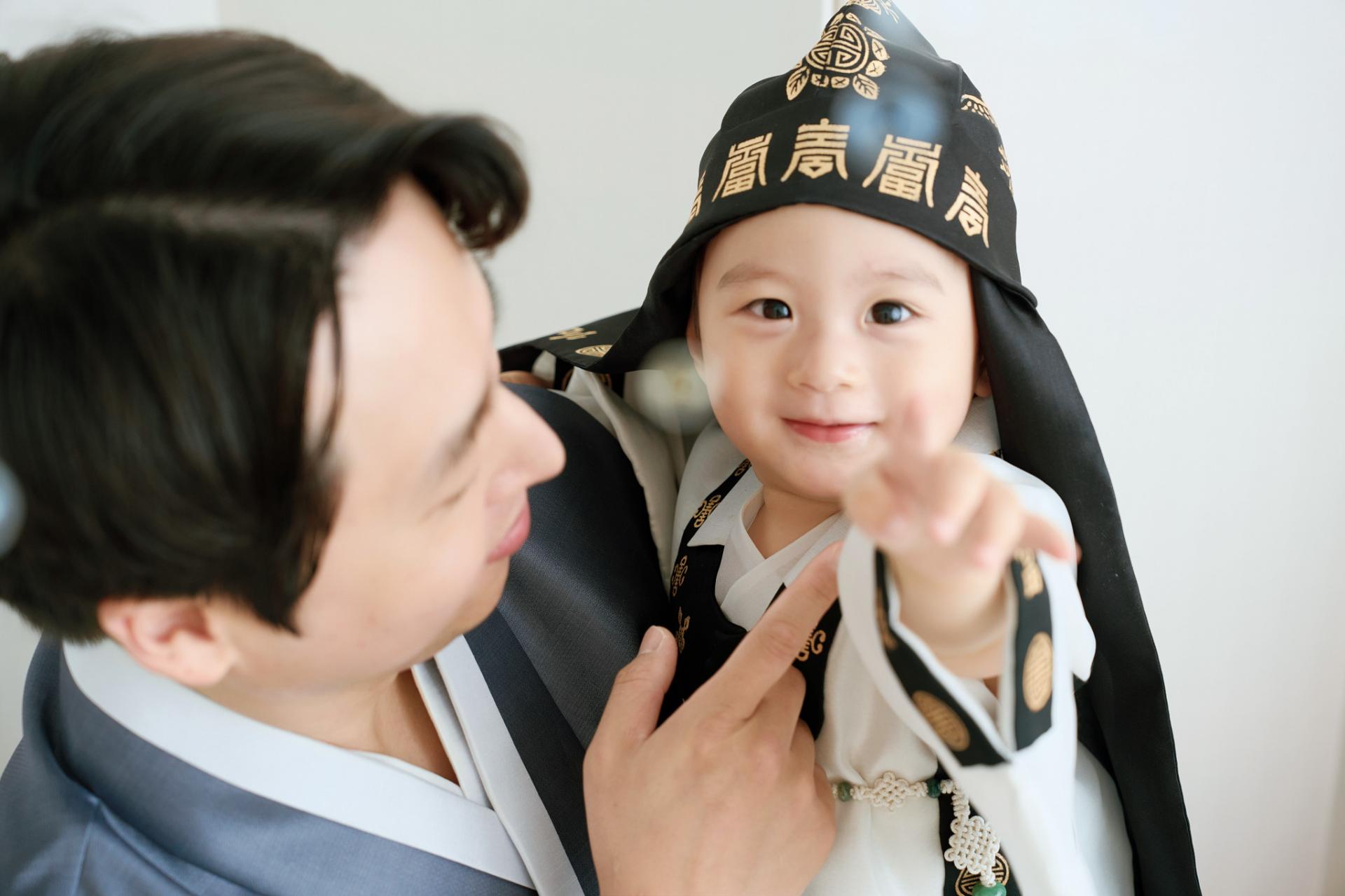 [광교 돌상스튜디오] 레이르프로젝트 한복 가족사진 신규 컨셉: 우리가족의 첫 번째 잔치상