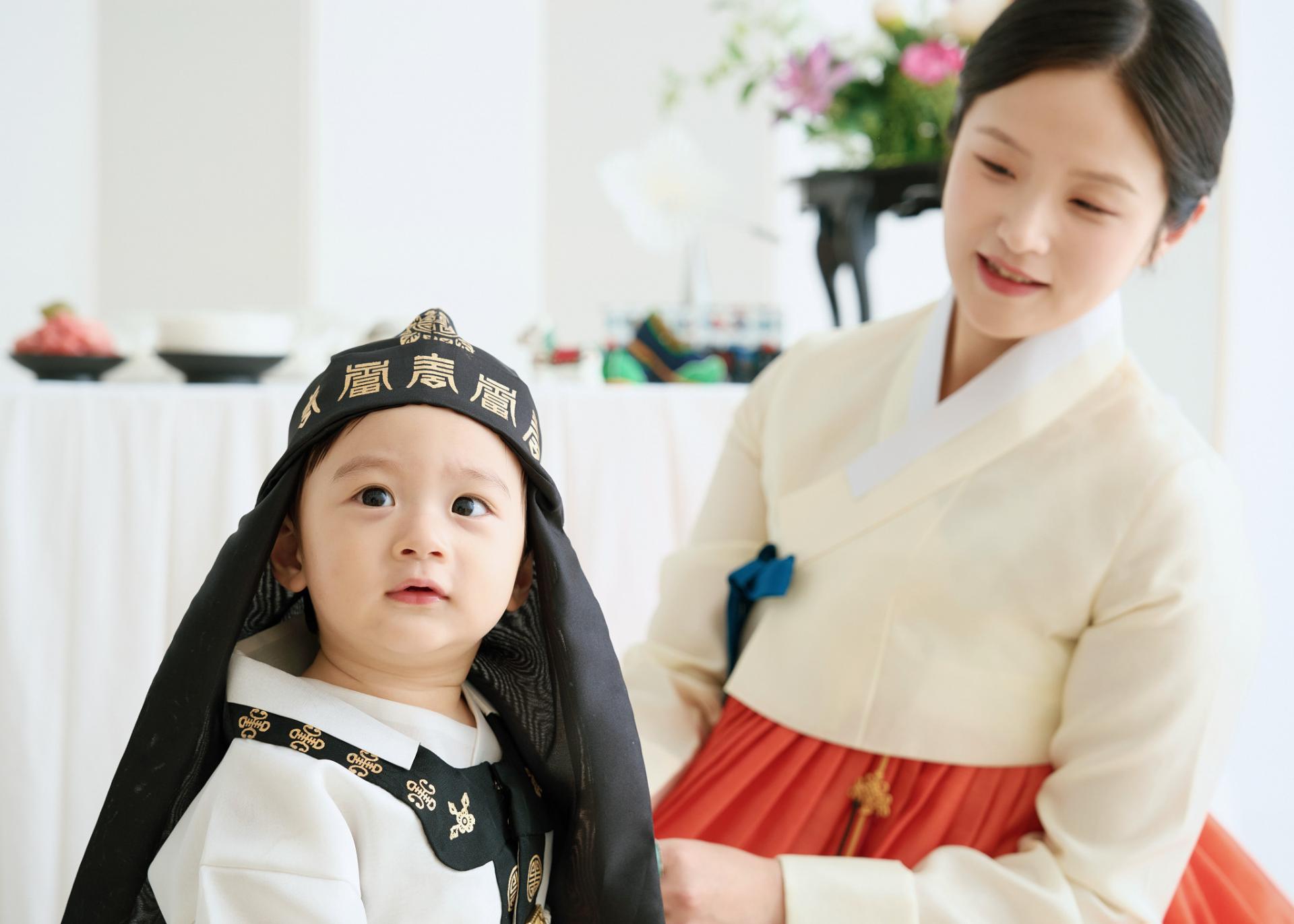 [광교 돌상스튜디오] 레이르프로젝트 한복 가족사진 신규 컨셉: 우리가족의 첫 번째 잔치상