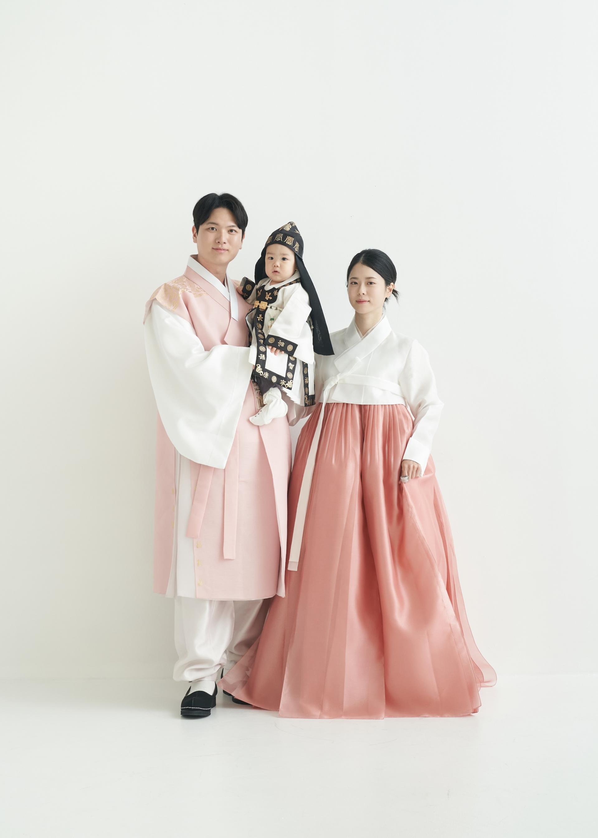 한복가족사진 - 화이트 배경