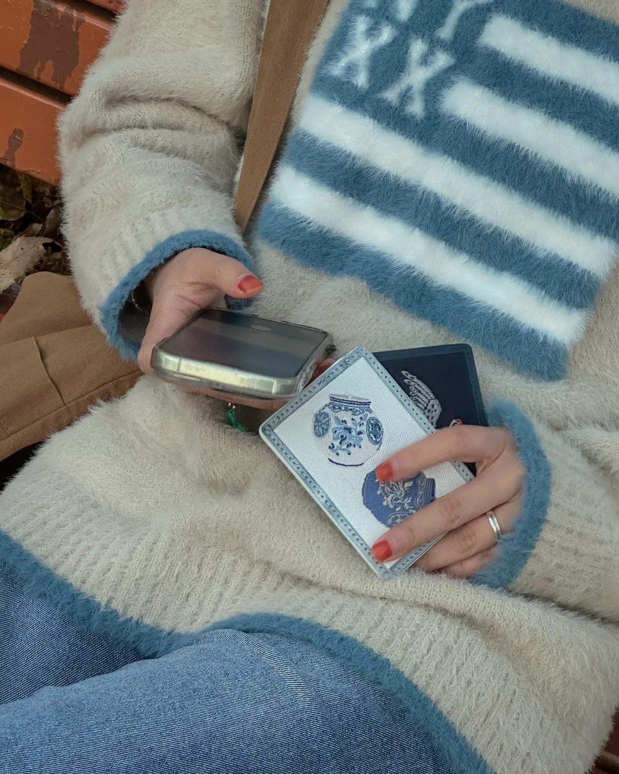 이탈리아 가죽 카드지갑 — 청화백자 문양 명절 선물