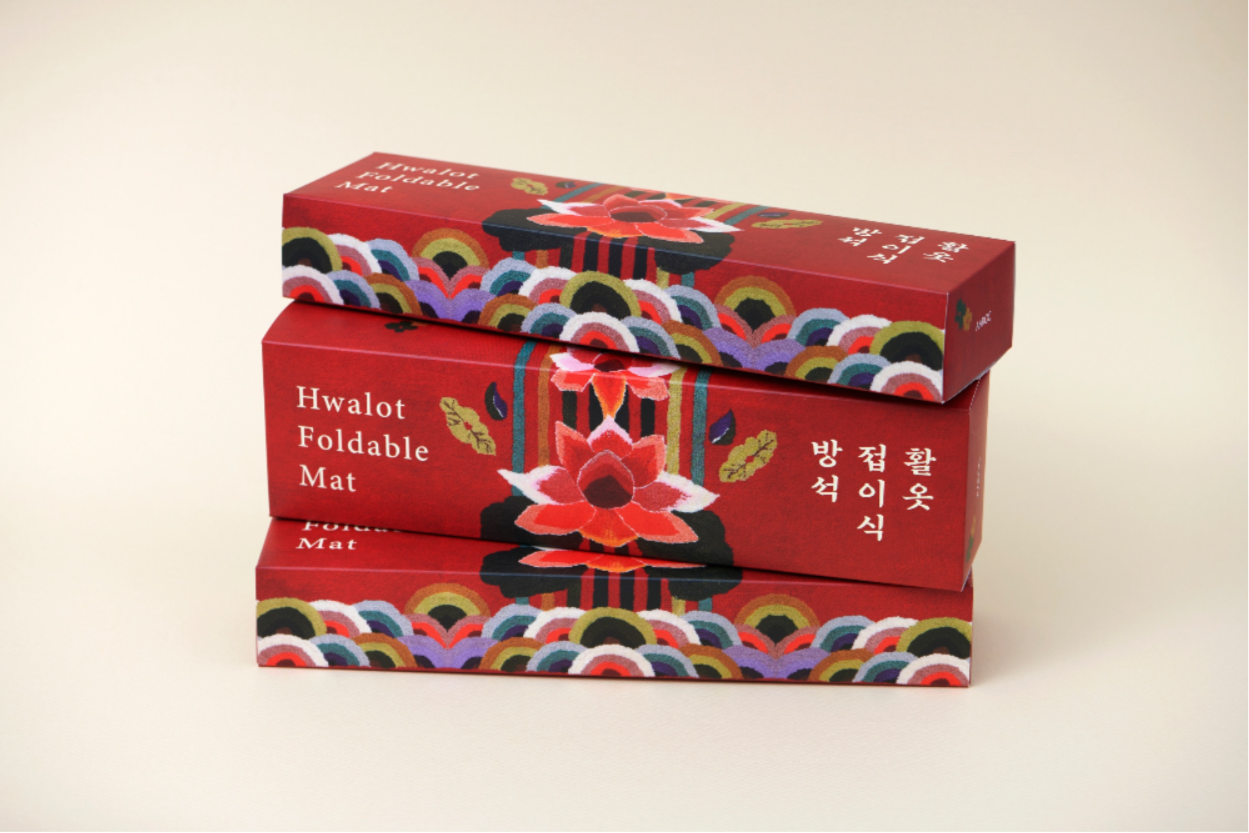 활옷 접이식 방석 — 전통 자수 패턴 휴대용 피크닉 방석