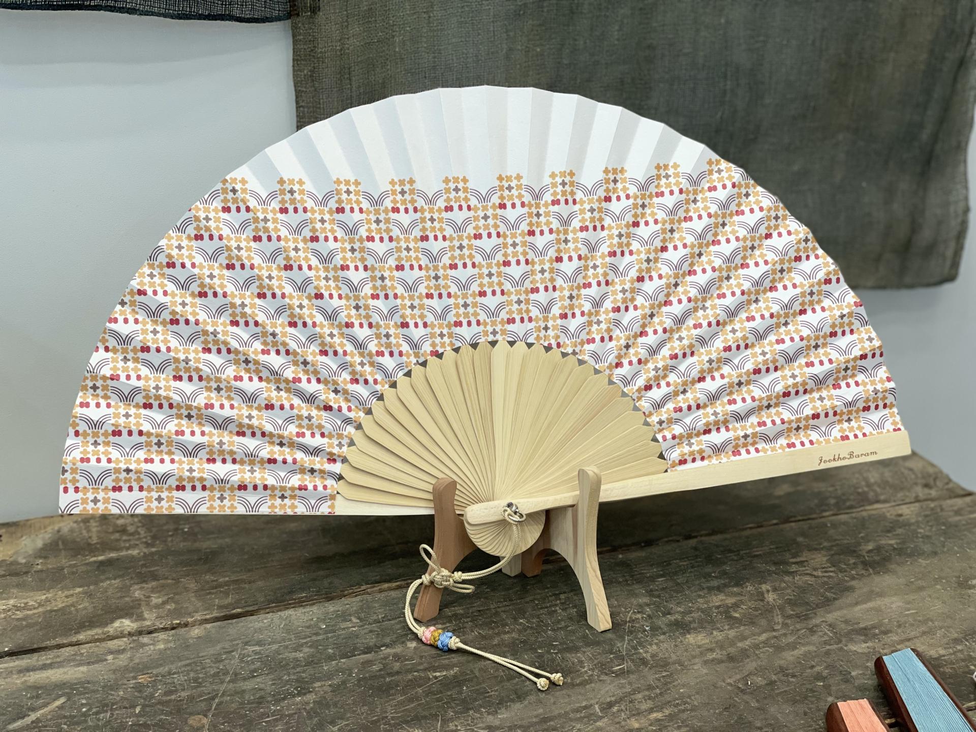 한지 패턴 접이식 부채 - 전통 핸드메이드 인테리어 오브제