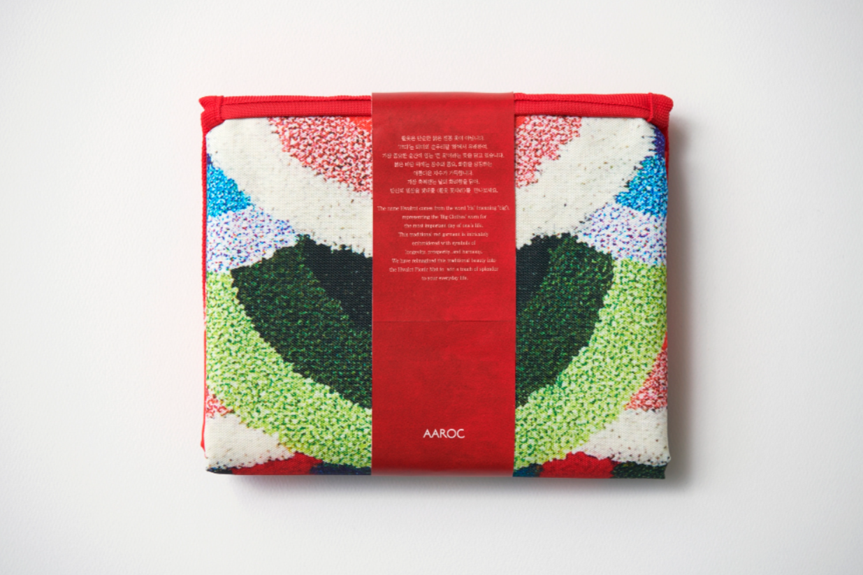 Hwalot Picnic Mat – Korean Royal Wedding Robe Pattern Waterproof Blanket