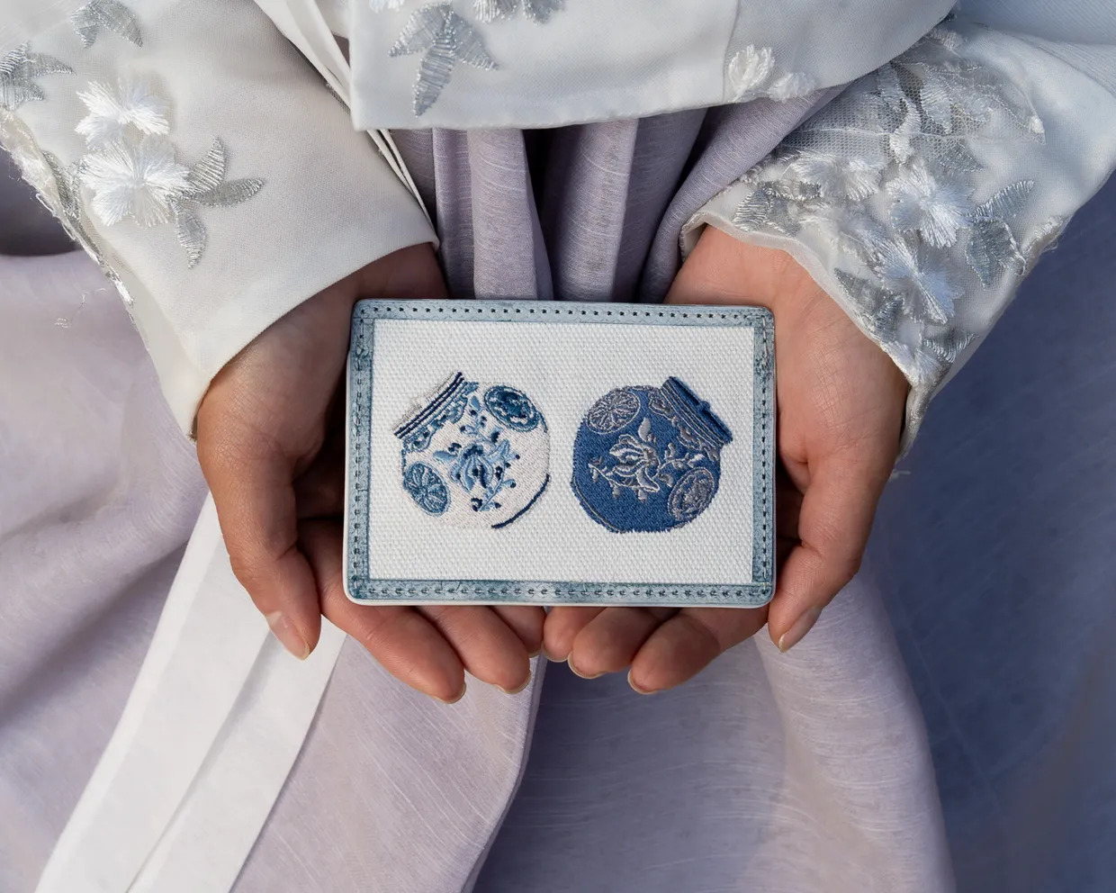 Italian Leather Card Wallet – Korean Porcelain Pattern Gift