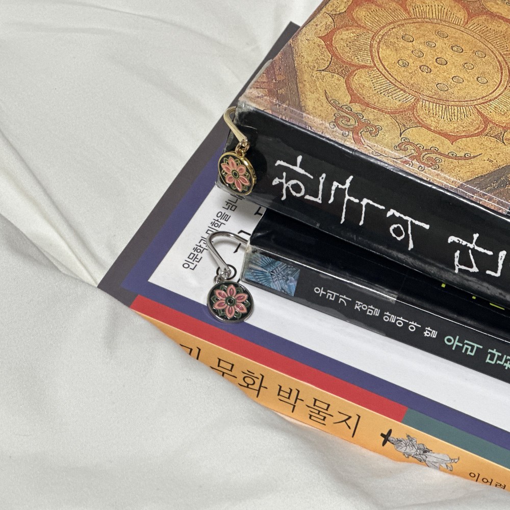 단청 책갈피 — 궁궐 서까래 머리초 연화 문양 금속 북마크
